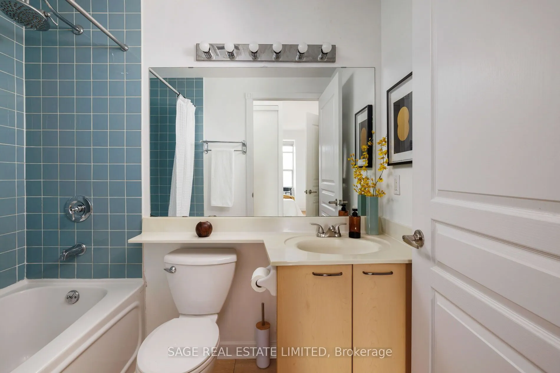 438 Richmond Street W, #816