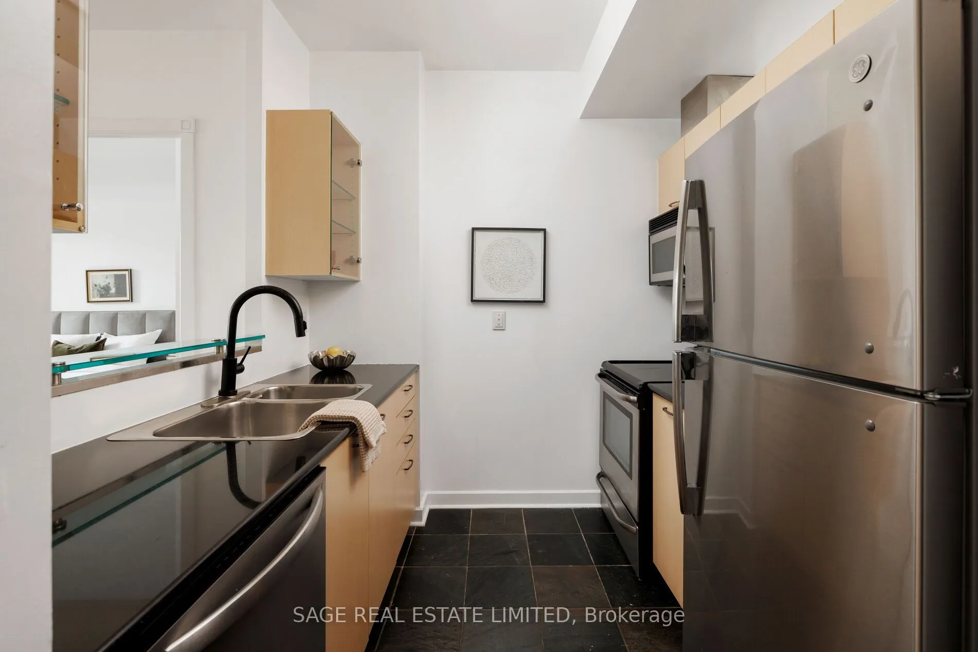 438 Richmond Street W, #816
