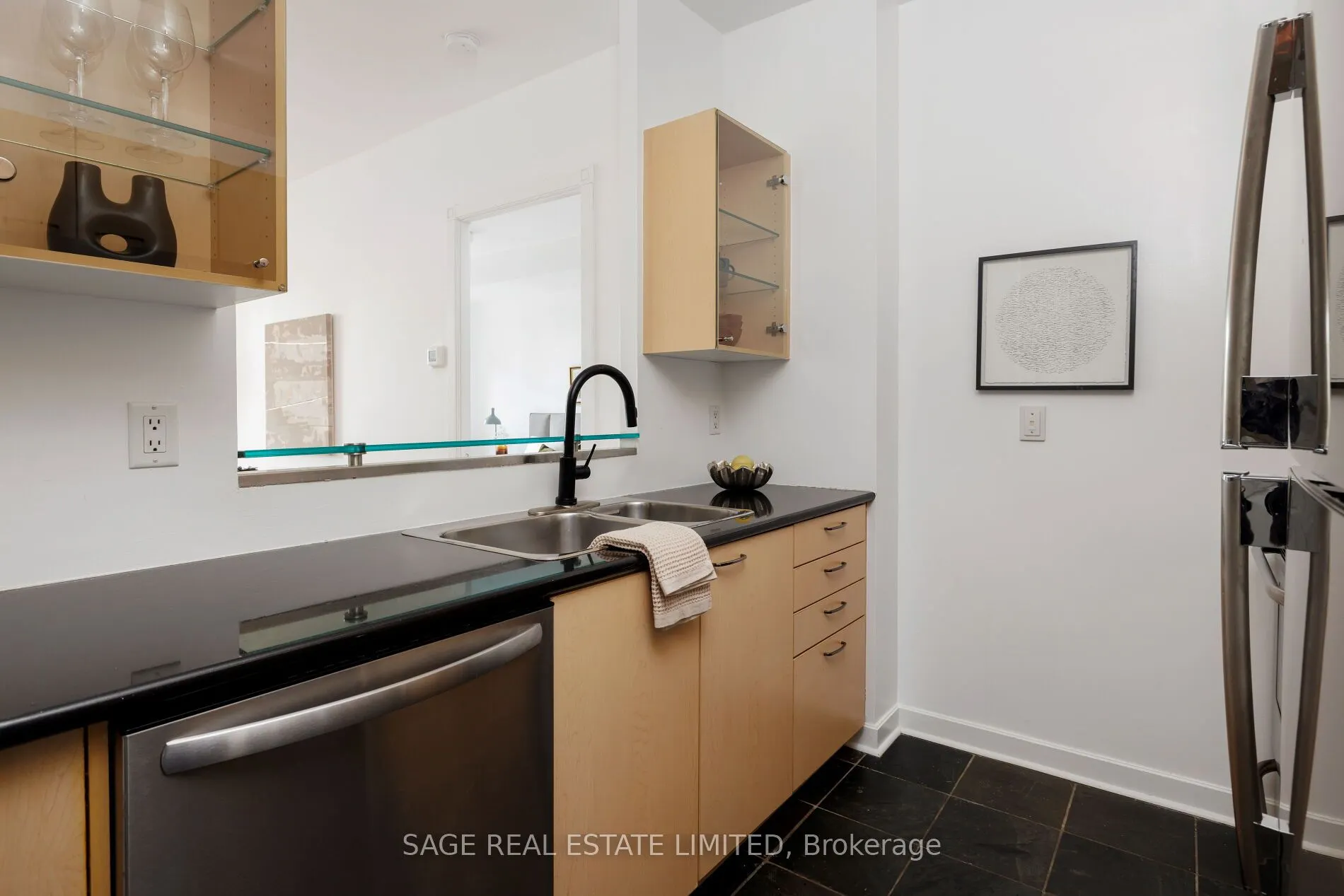 438 Richmond Street W, #816