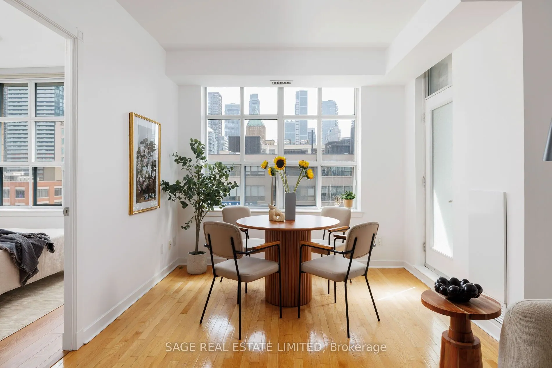 438 Richmond Street W, #816
