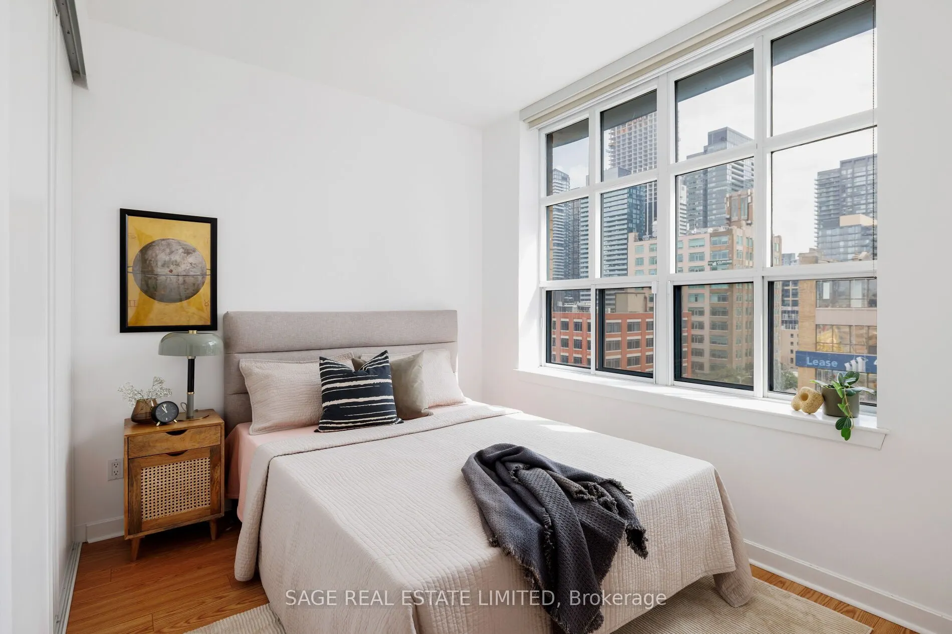 438 Richmond Street W, #816