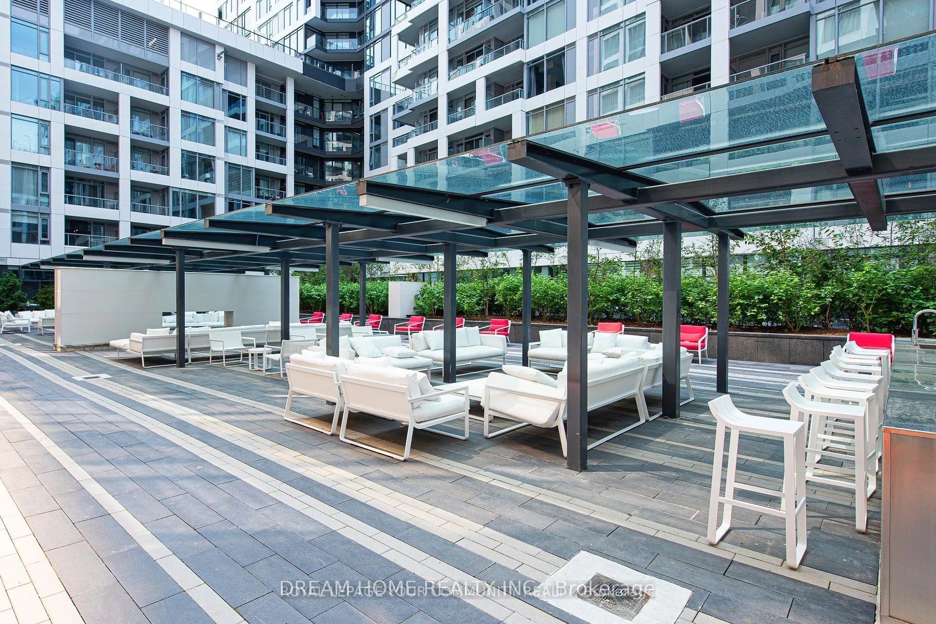 27 Bathurst Street, #617