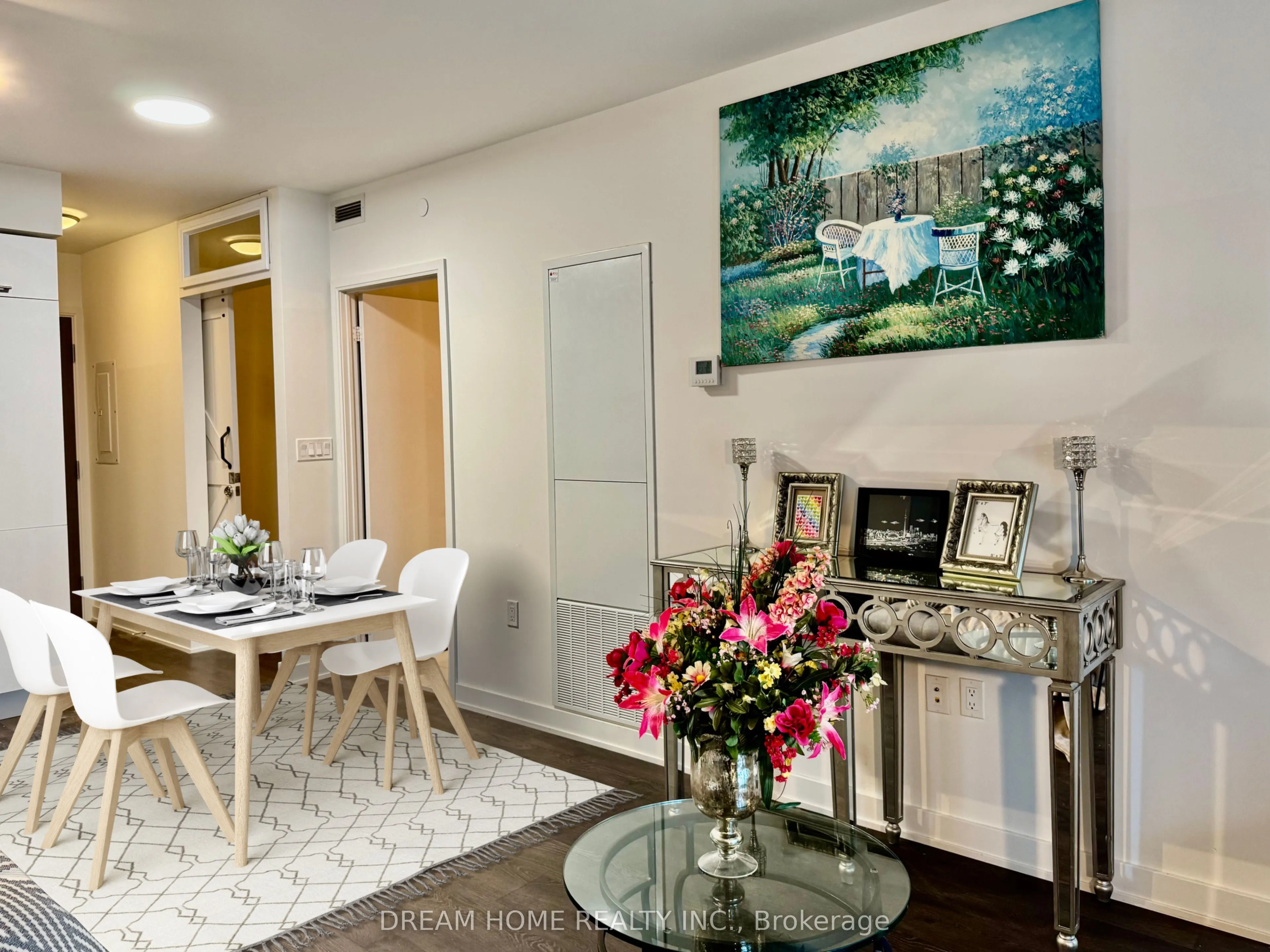 27 Bathurst Street, #617