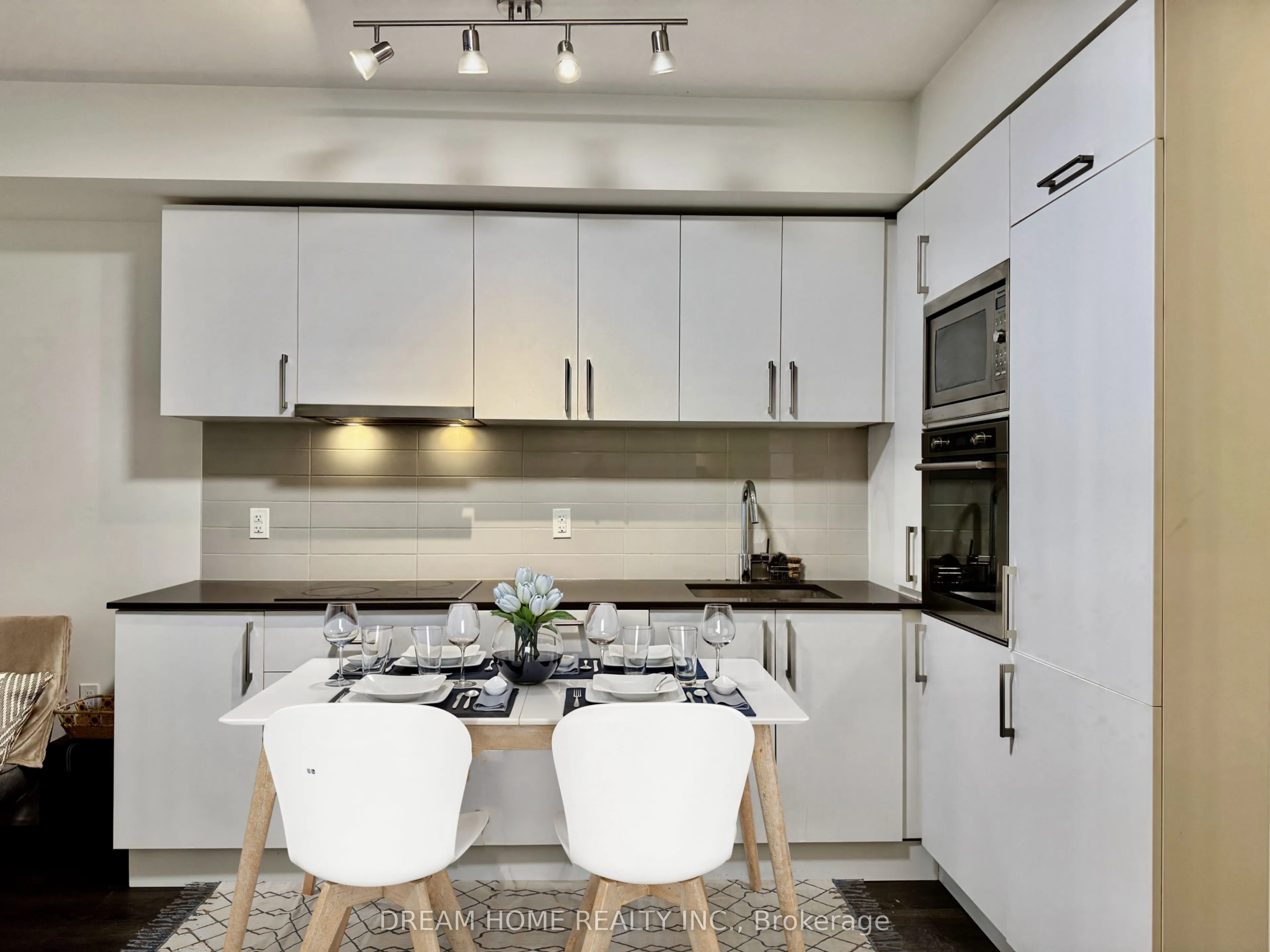 27 Bathurst Street, #617
