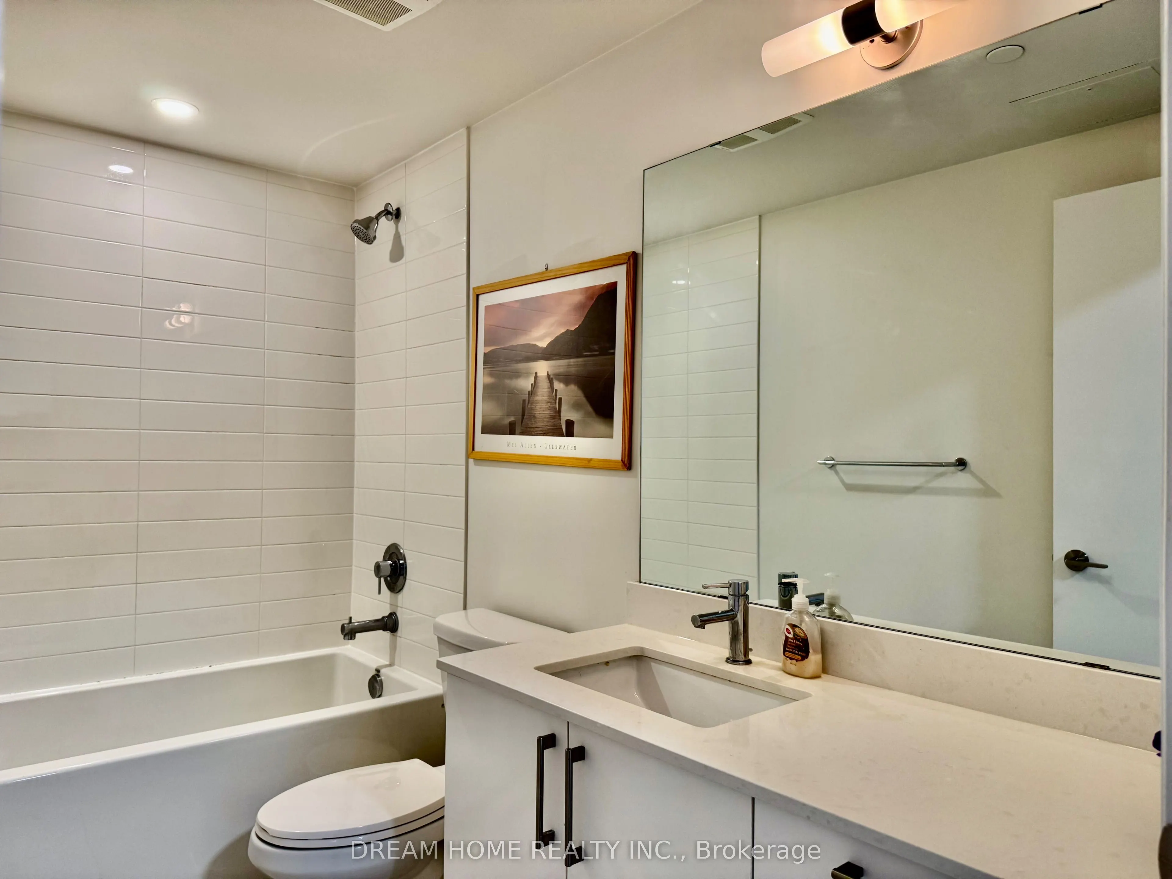 27 Bathurst Street, #617