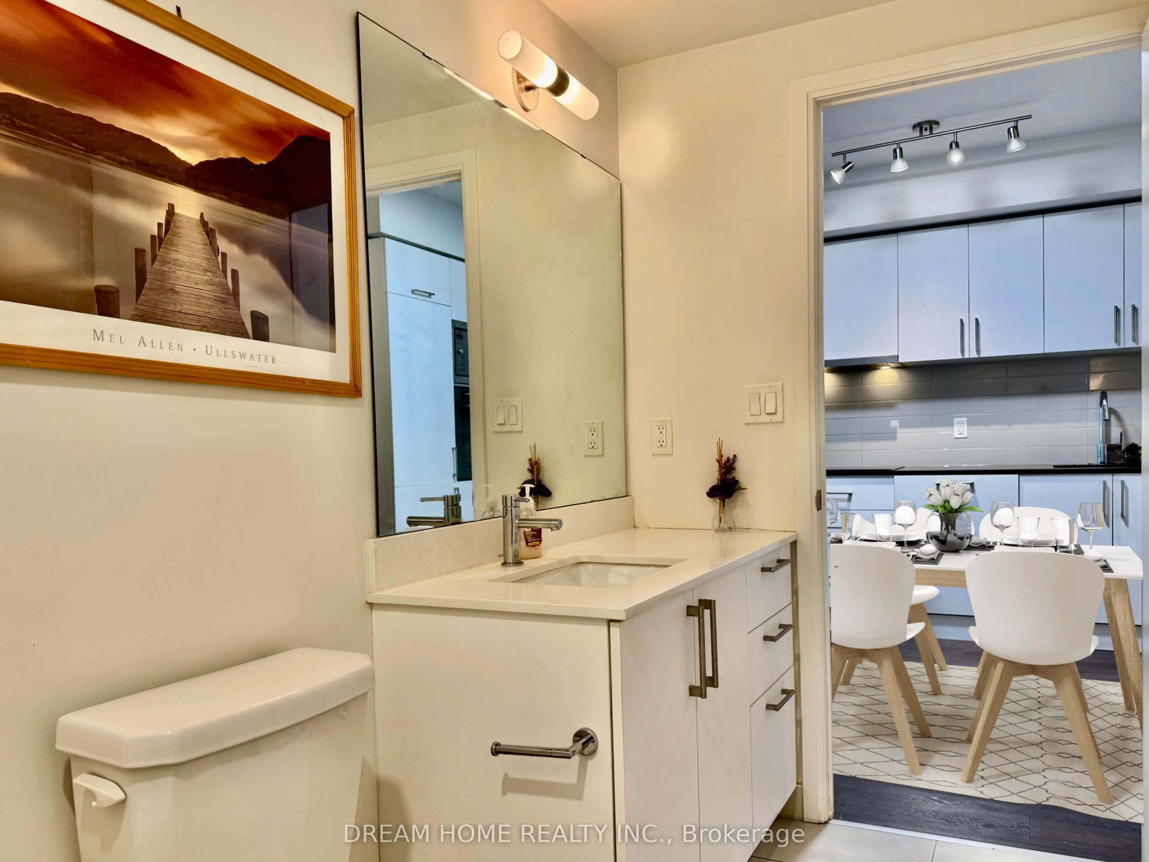 27 Bathurst Street, #617
