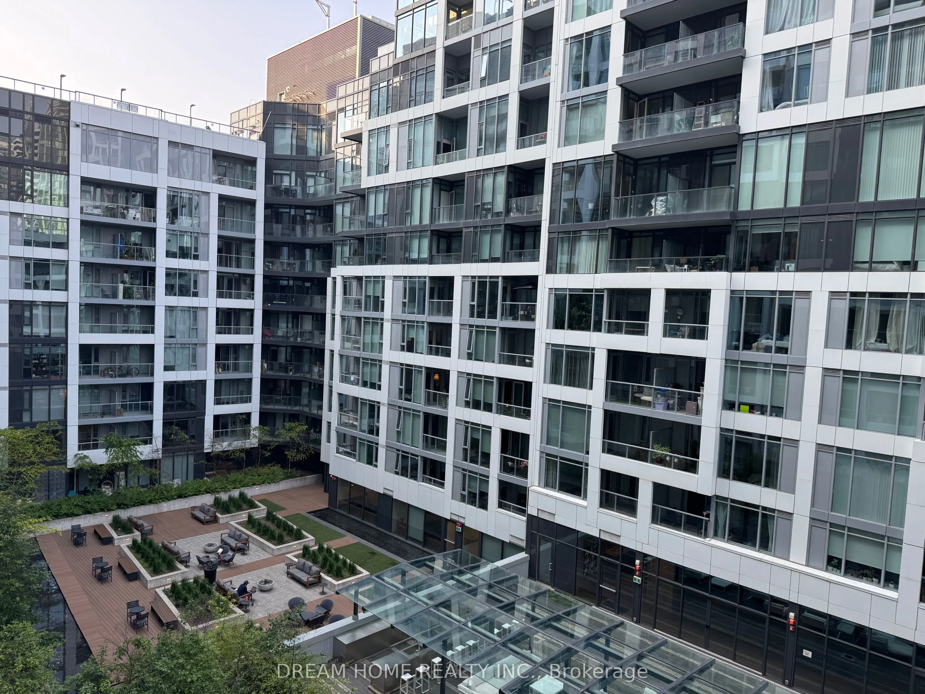 27 Bathurst Street, #617