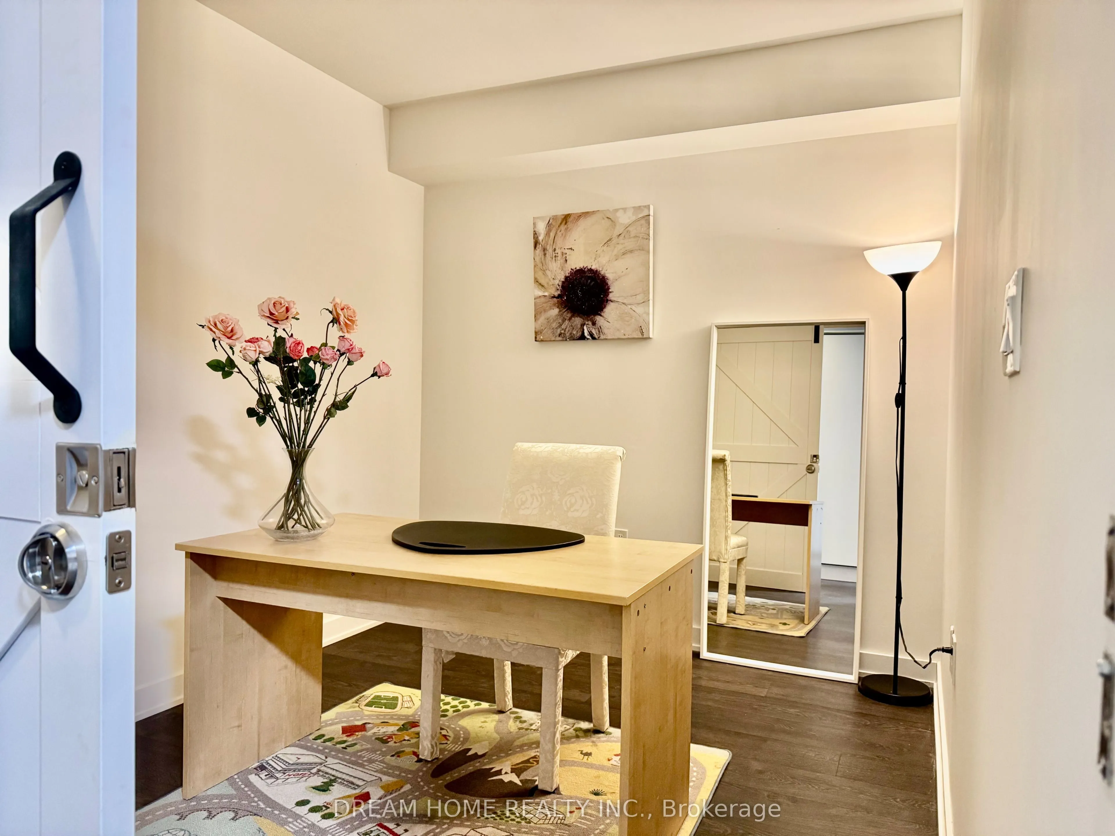27 Bathurst Street, #617