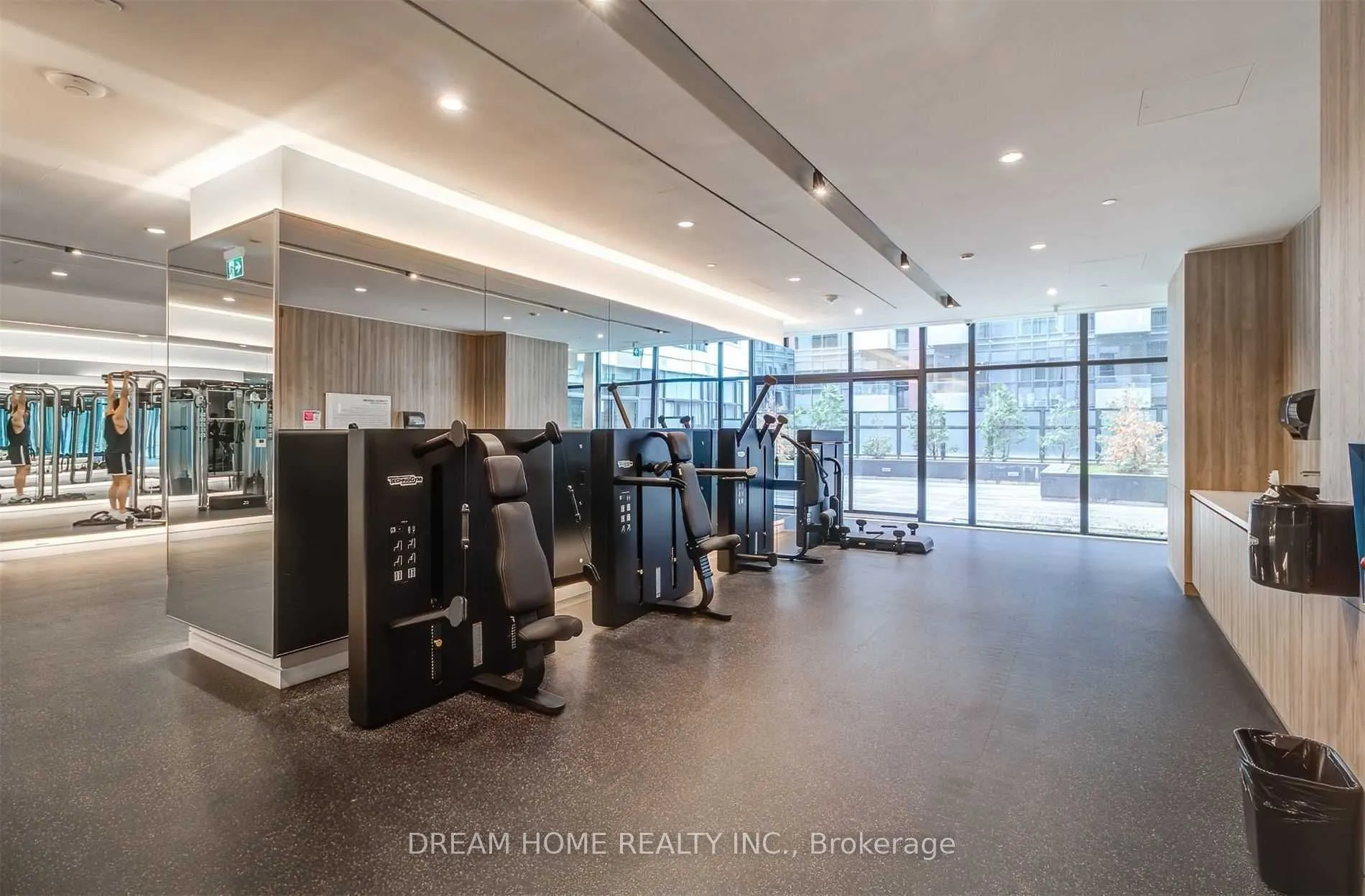 27 Bathurst Street, #617