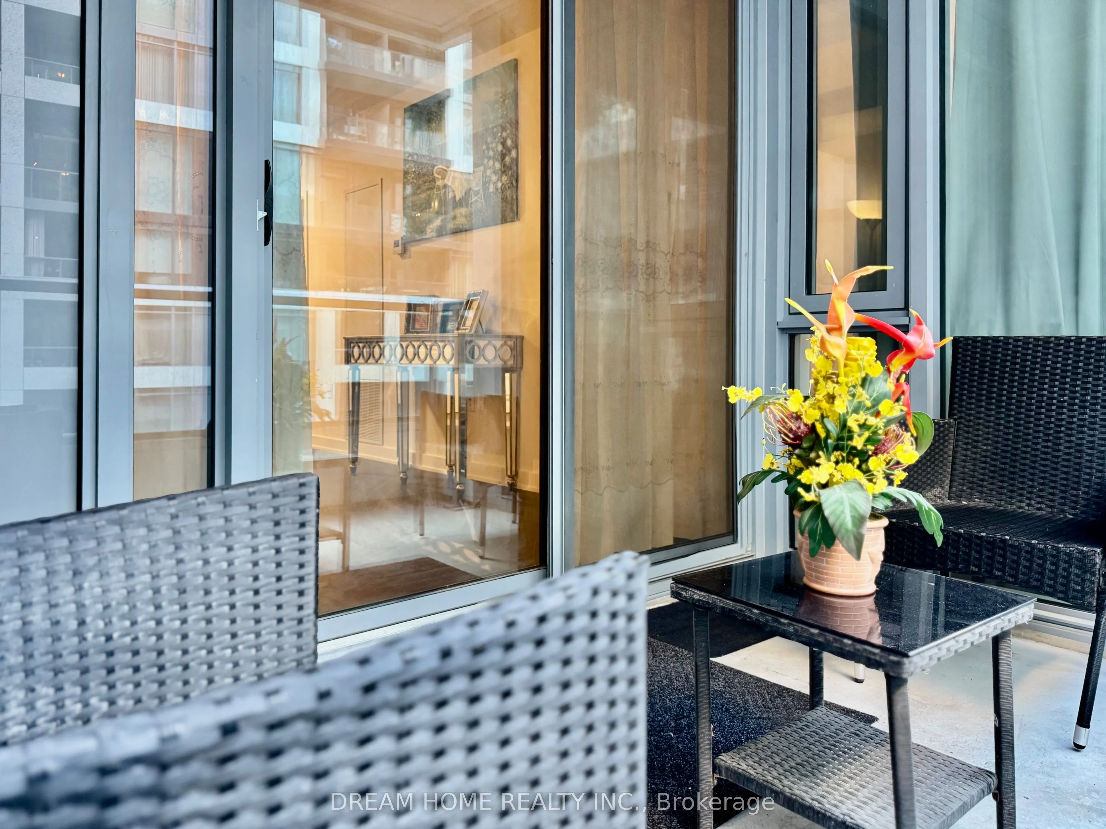 27 Bathurst Street, #617