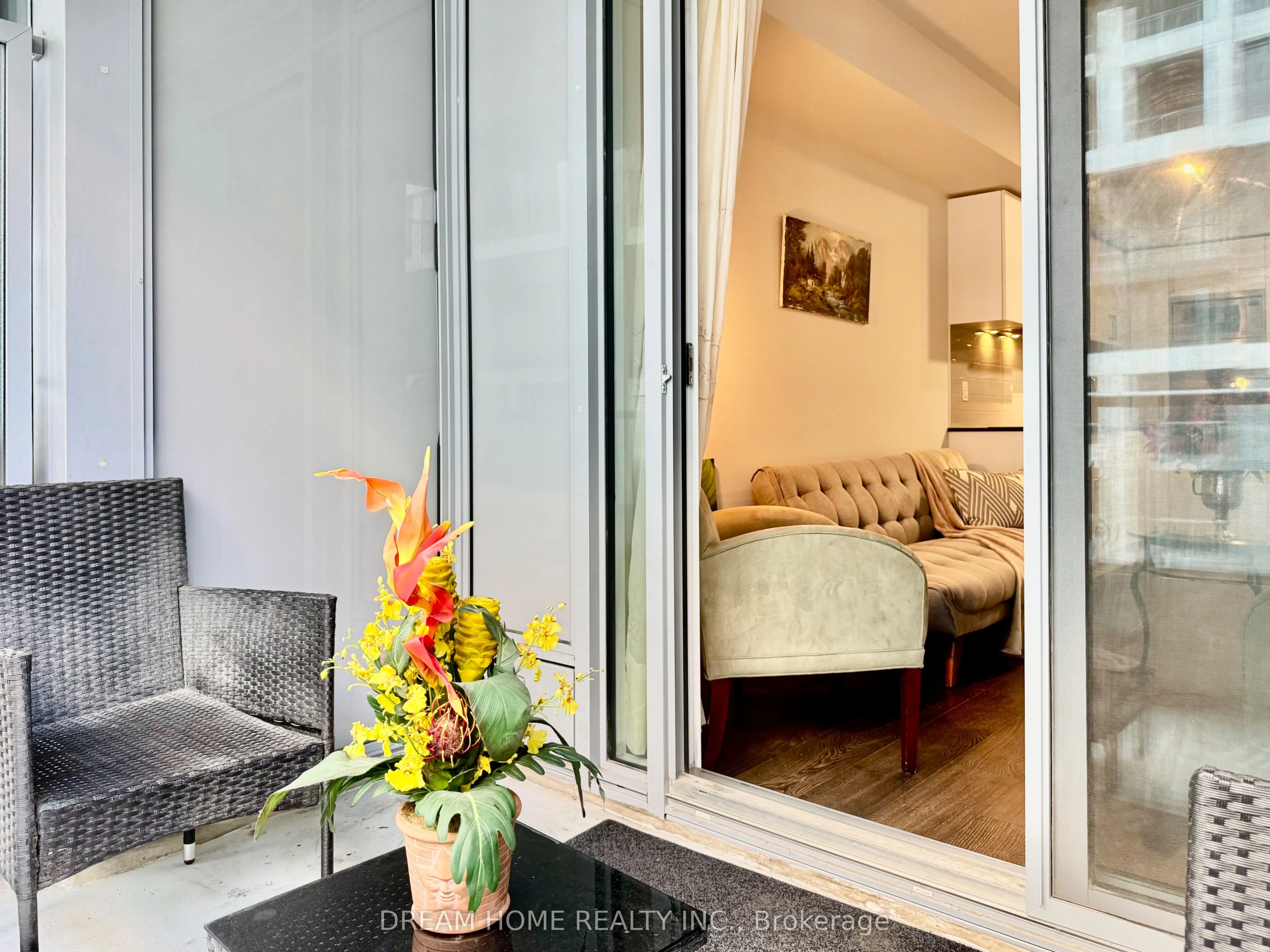 27 Bathurst Street, #617