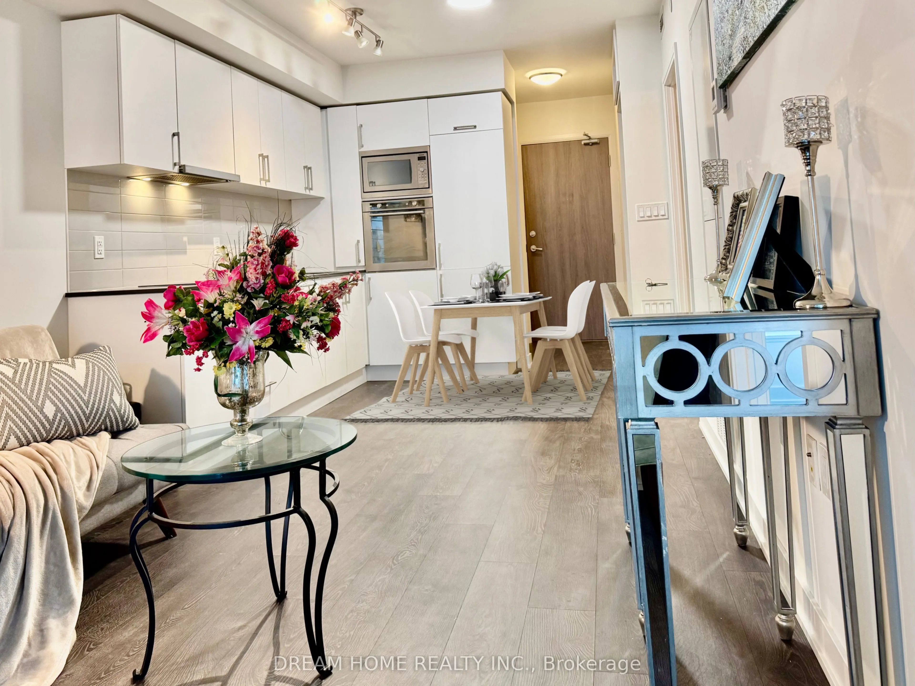 27 Bathurst Street, #617