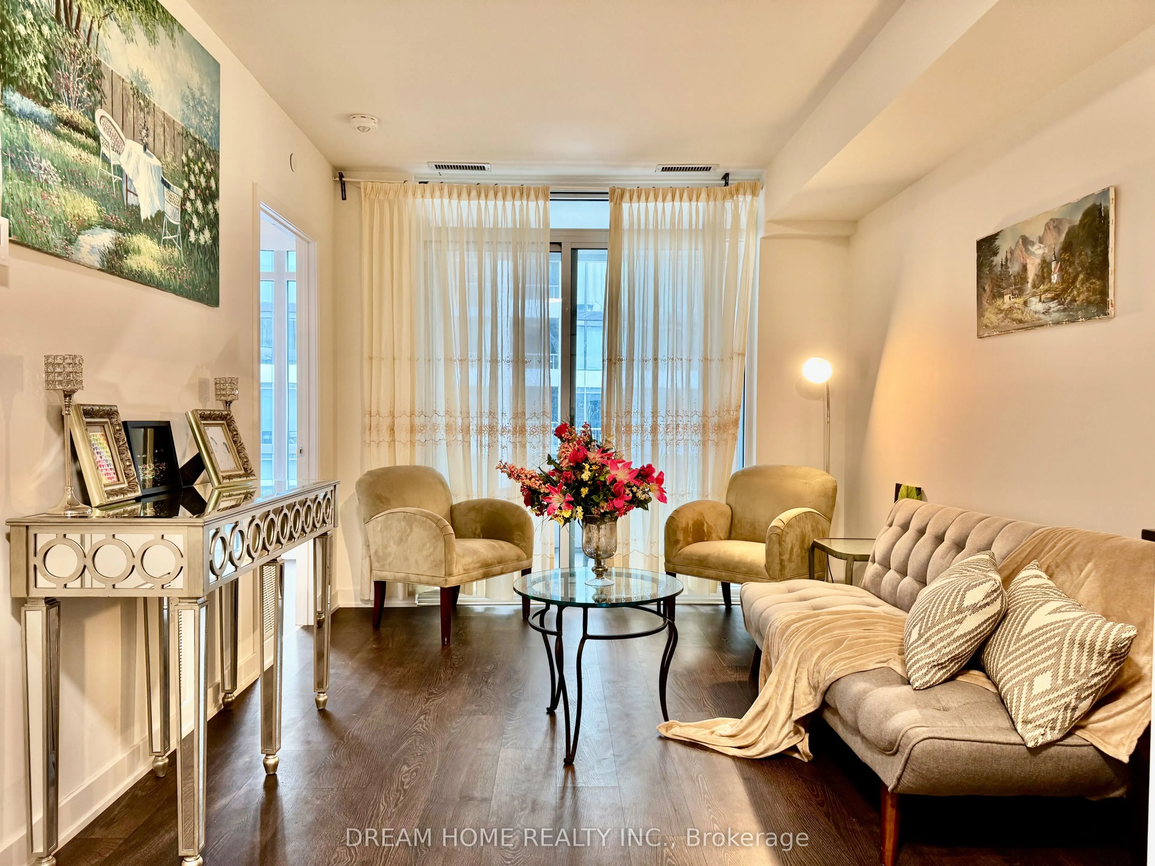 27 Bathurst Street, #617