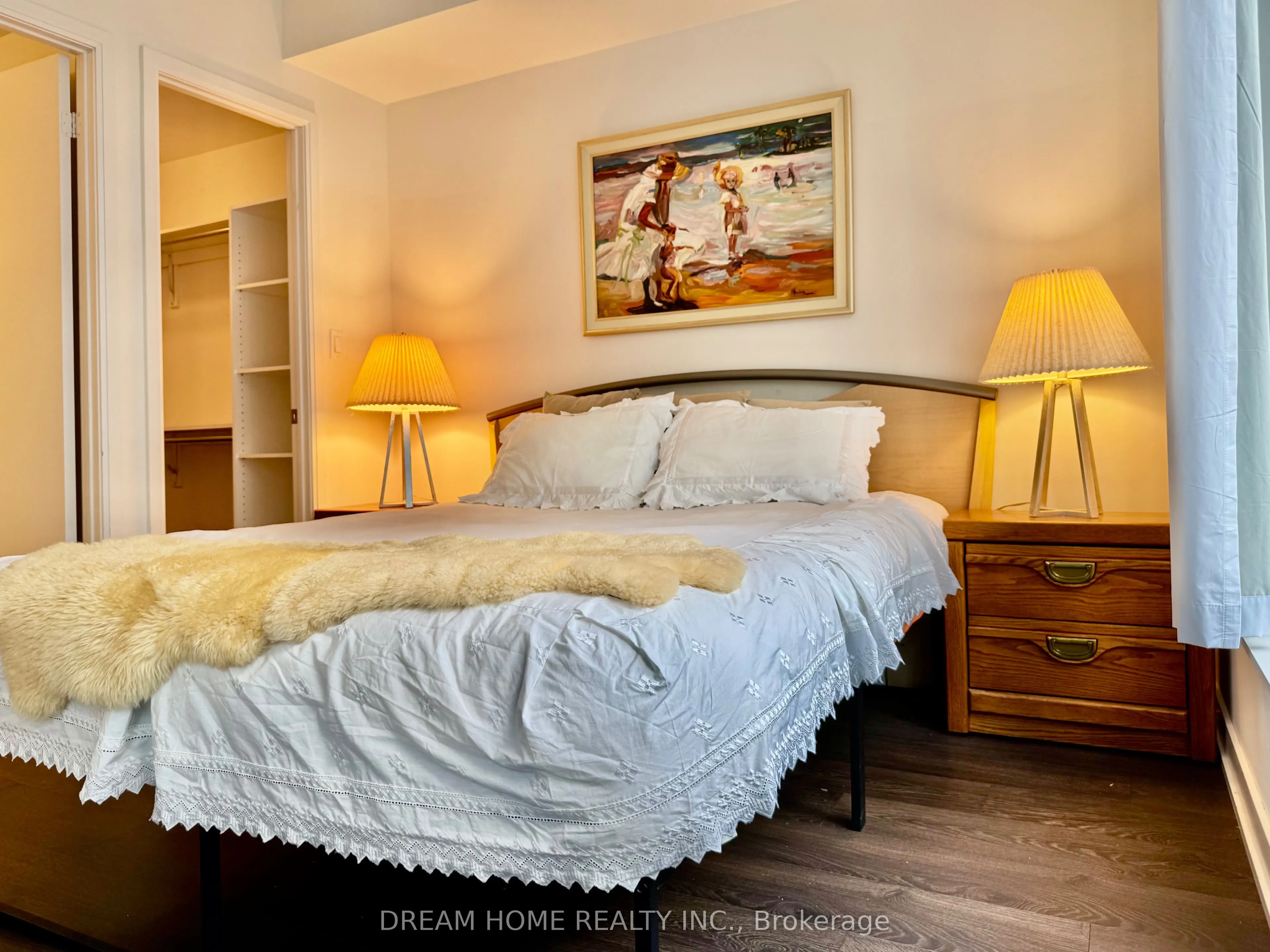 27 Bathurst Street, #617