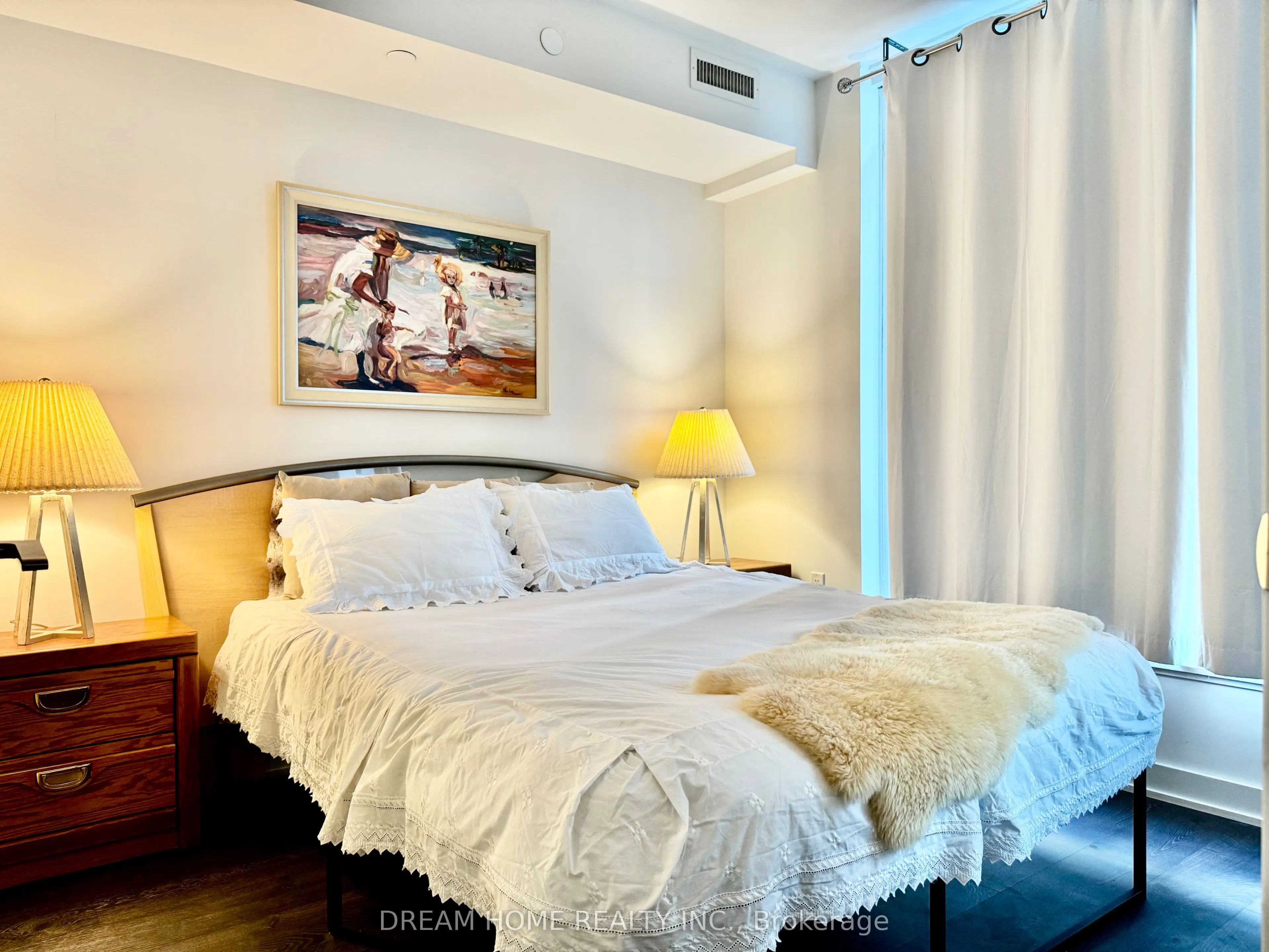 27 Bathurst Street, #617