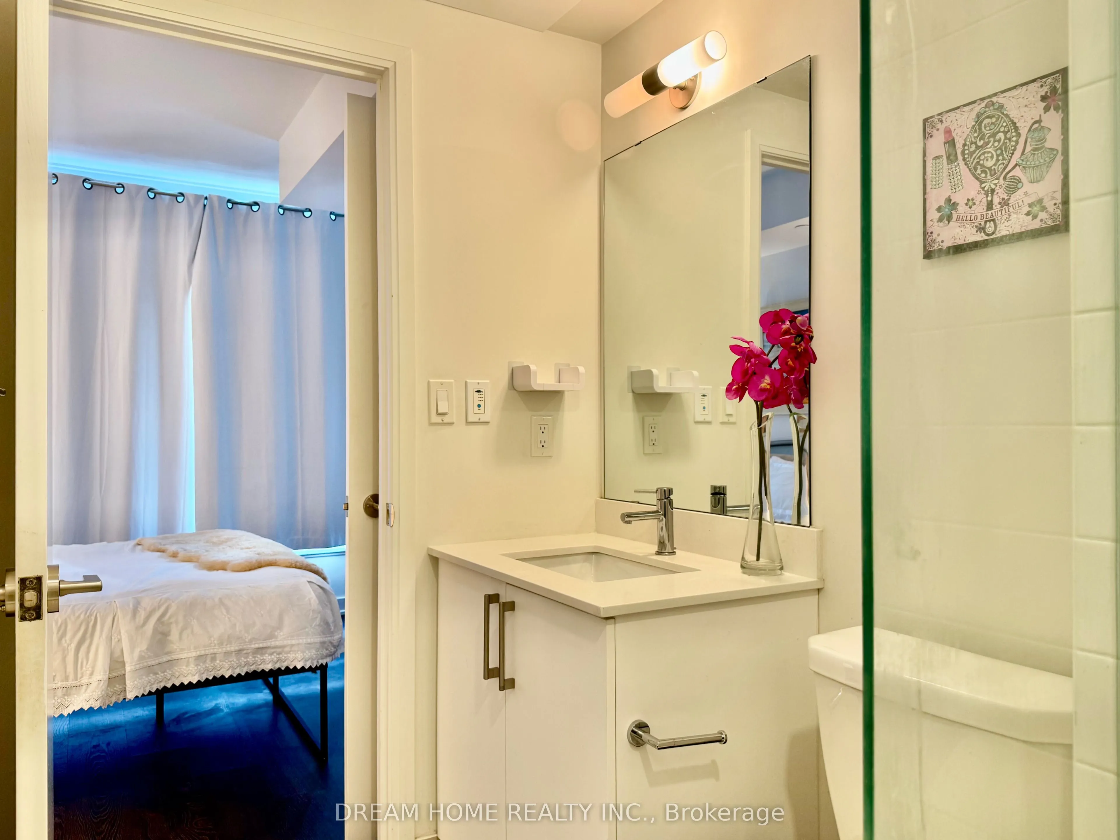 27 Bathurst Street, #617