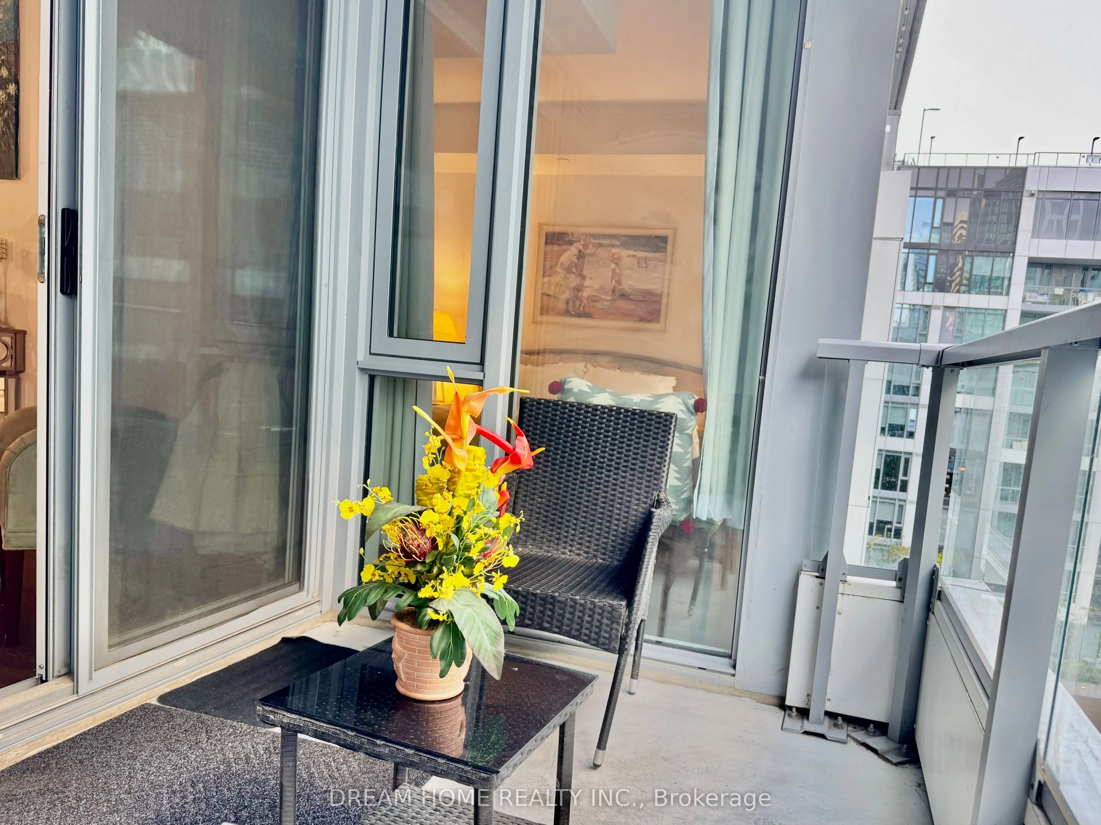 27 Bathurst Street, #617