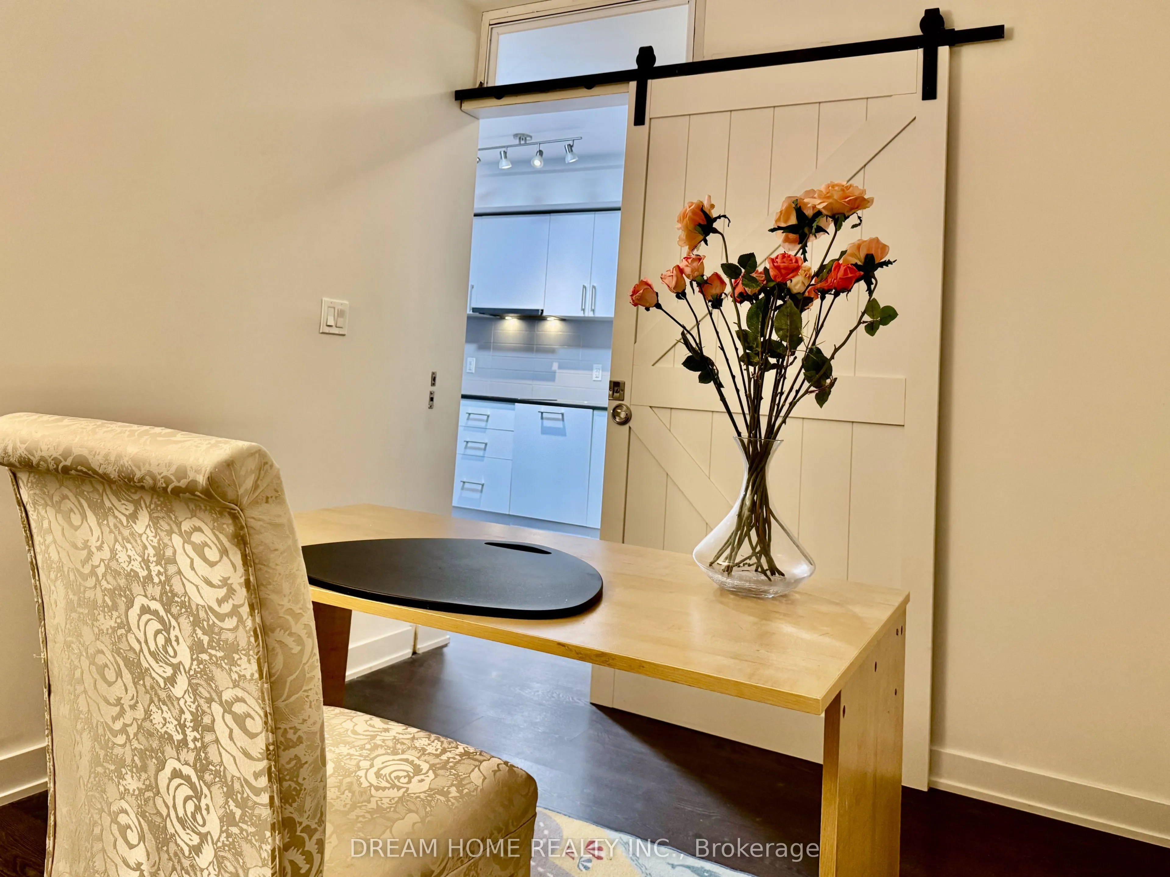 27 Bathurst Street, #617