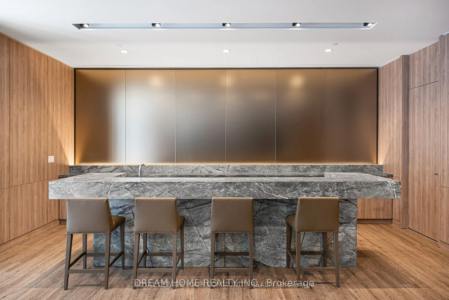 27 Bathurst Street, #617