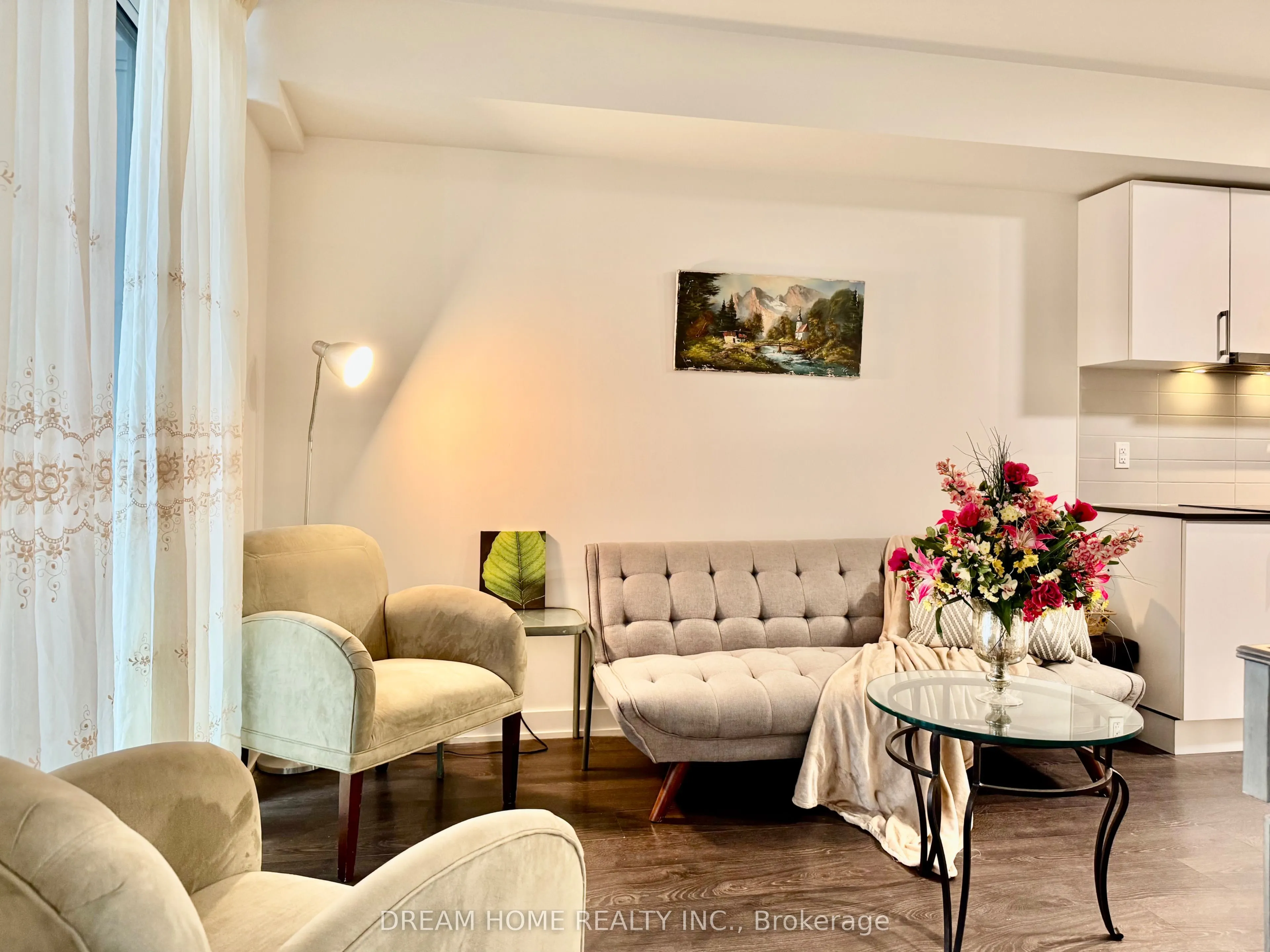 27 Bathurst Street, #617