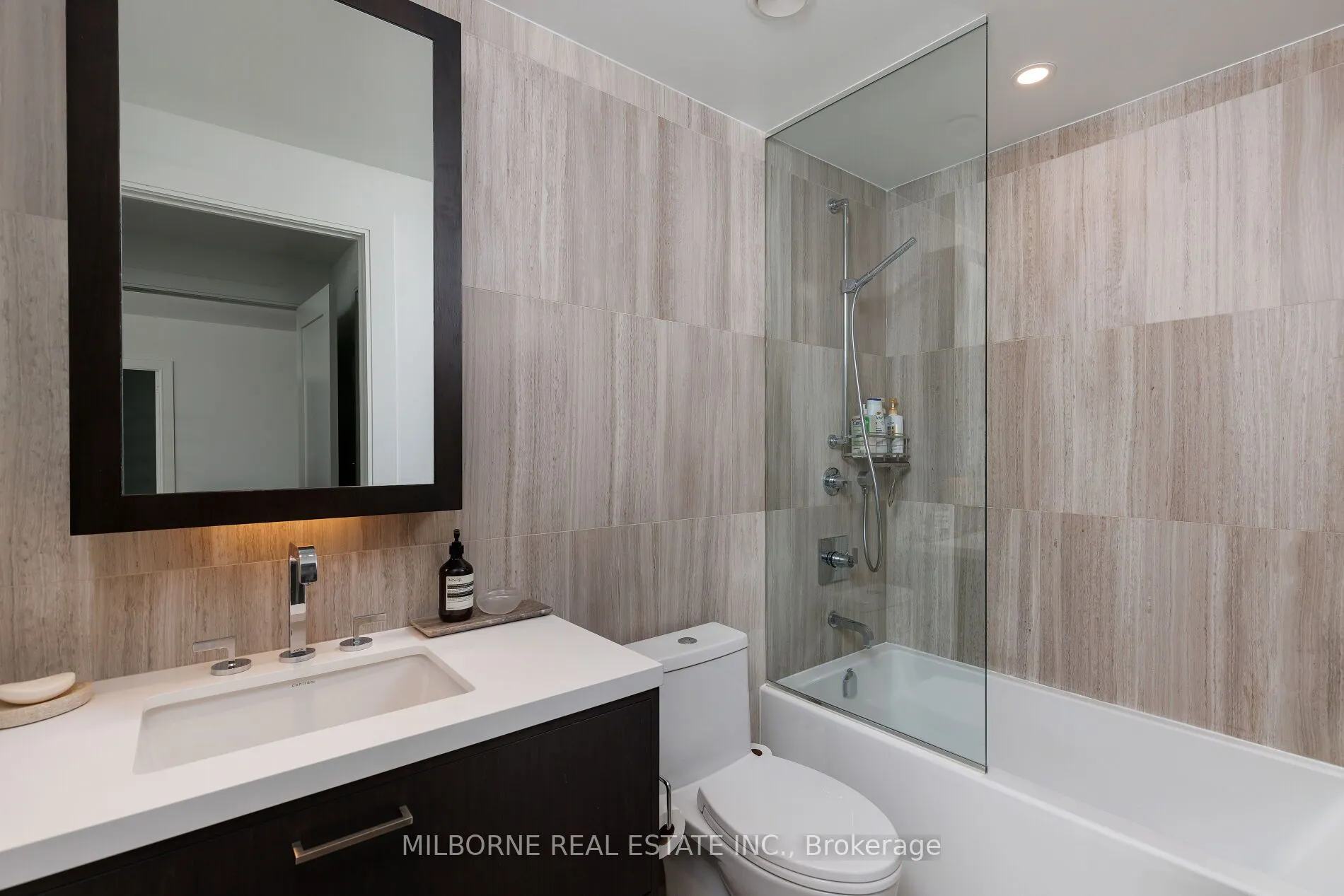 455 Wellington Street W, #907