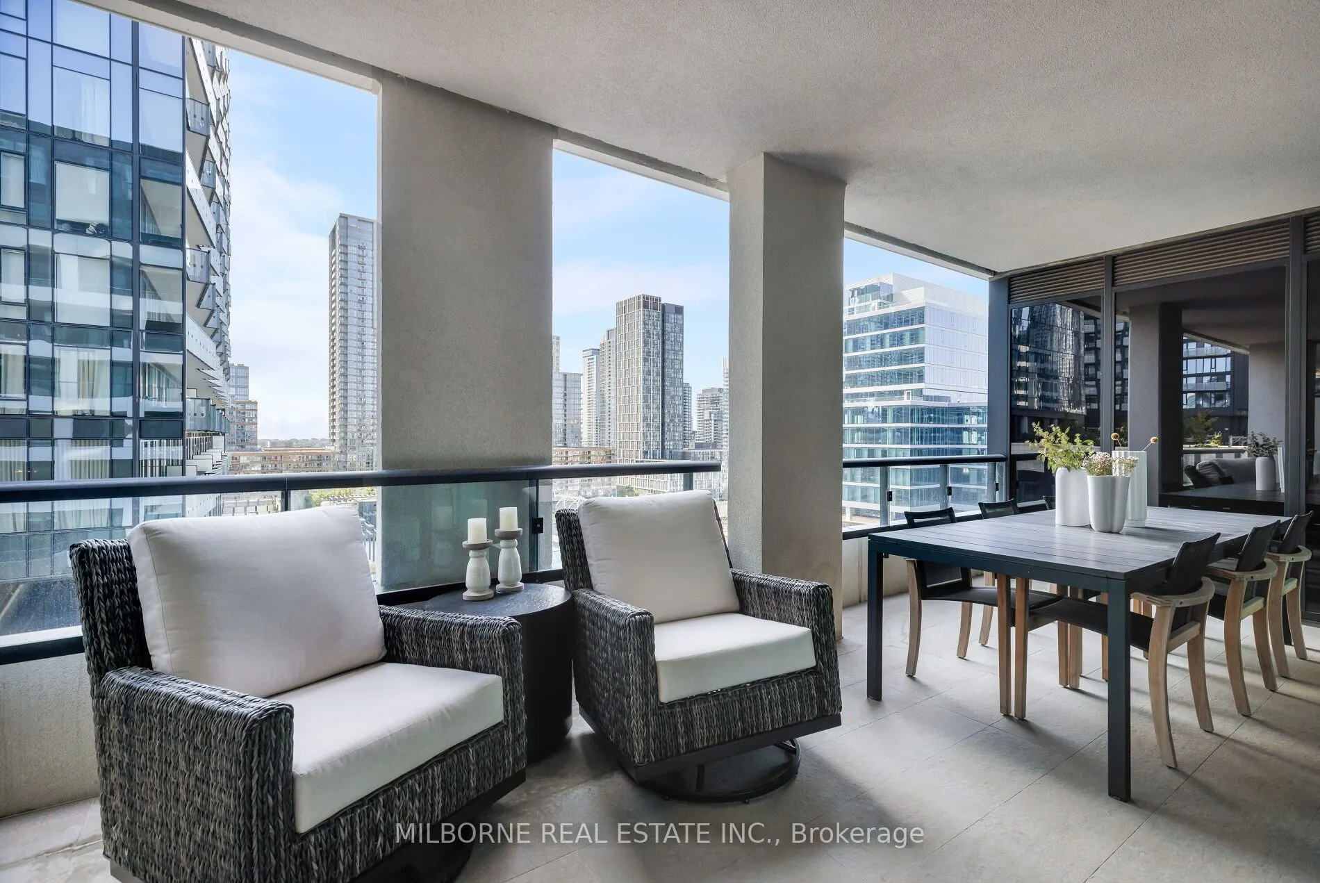 455 Wellington Street W, #907