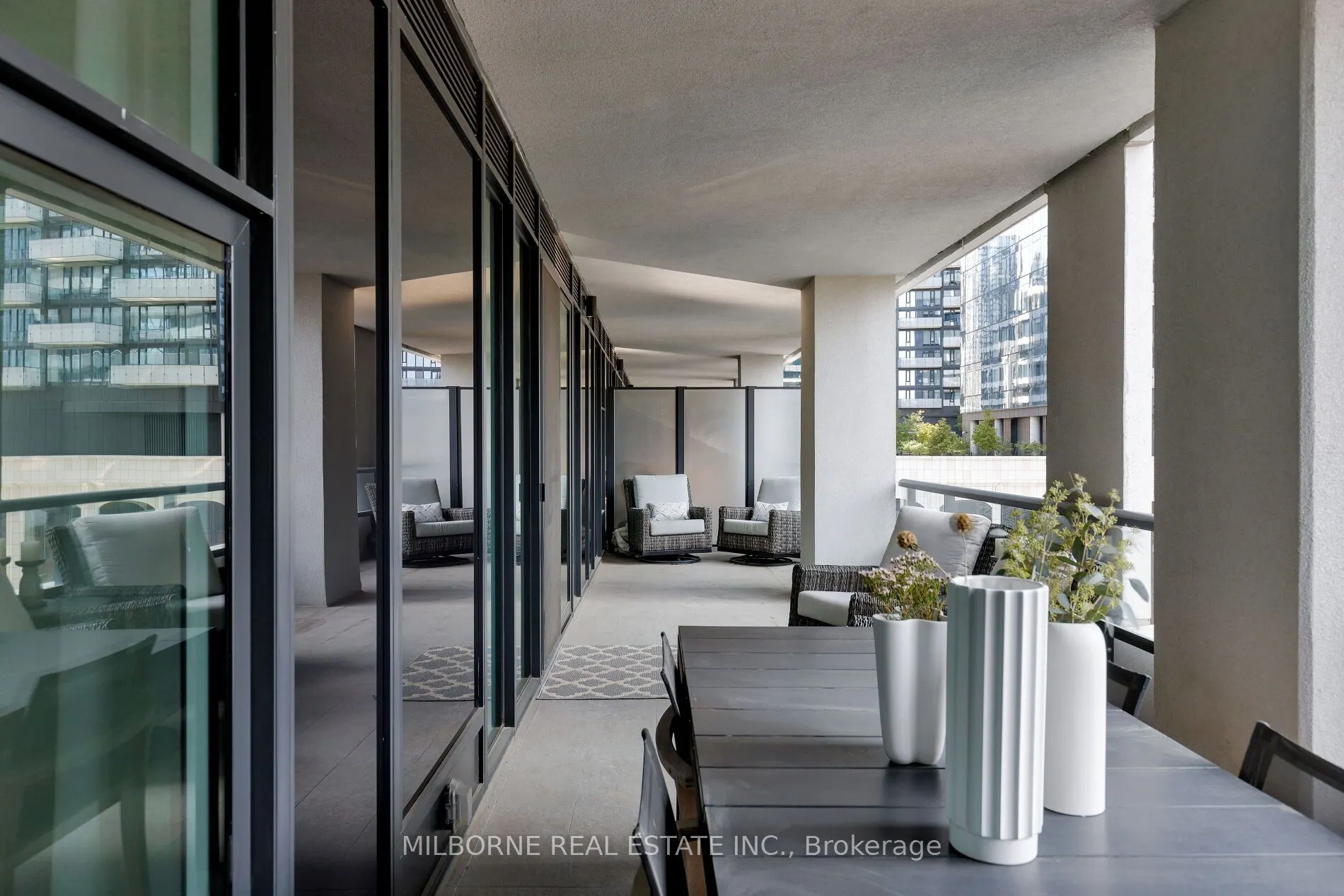 455 Wellington Street W, #907