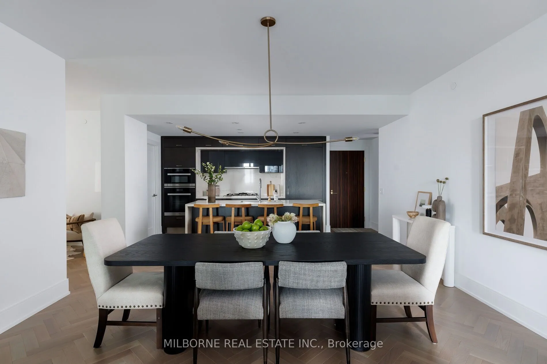 455 Wellington Street W, #907