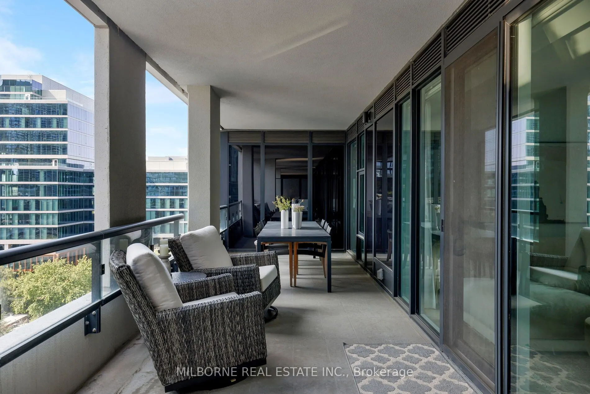 455 Wellington Street W, #907