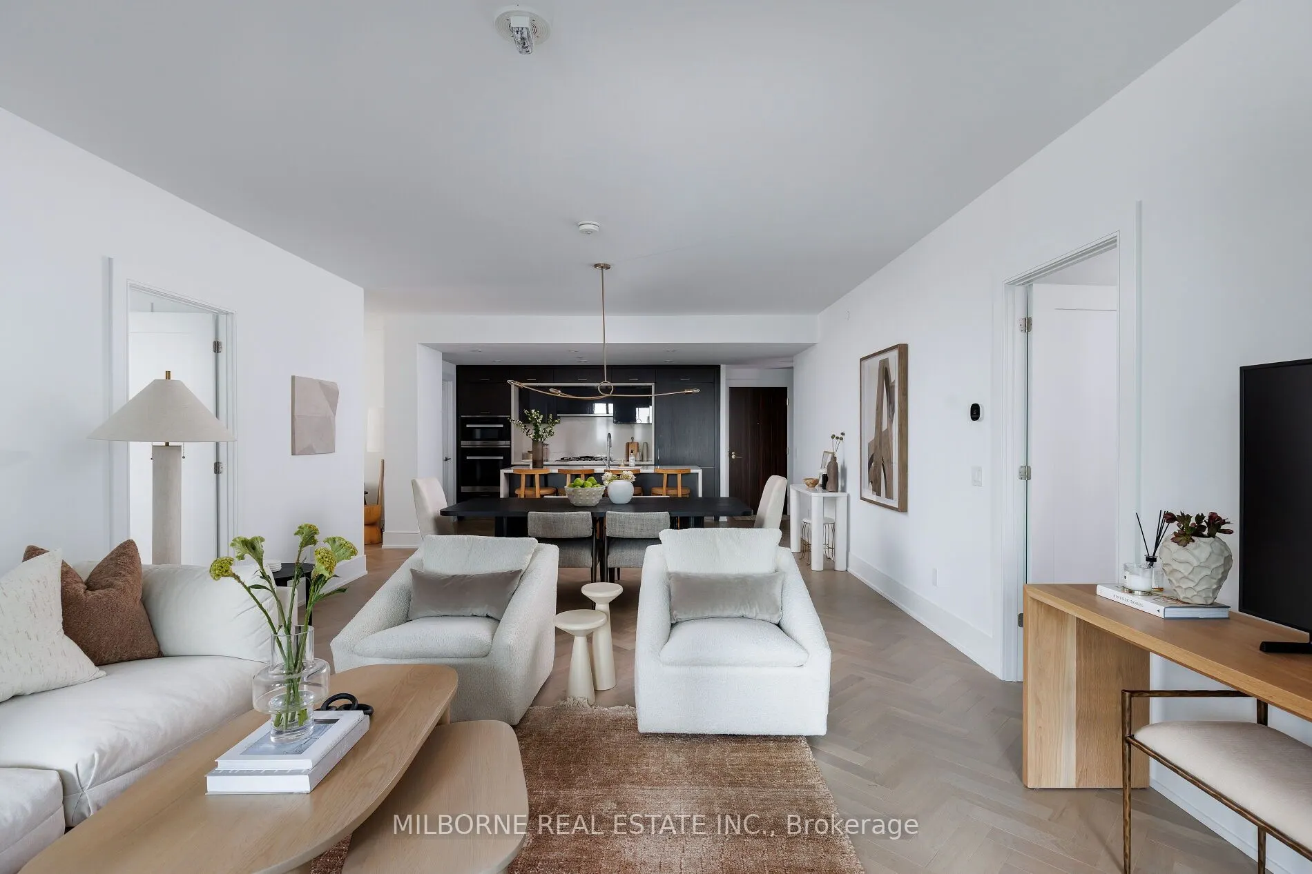 455 Wellington Street W, #907