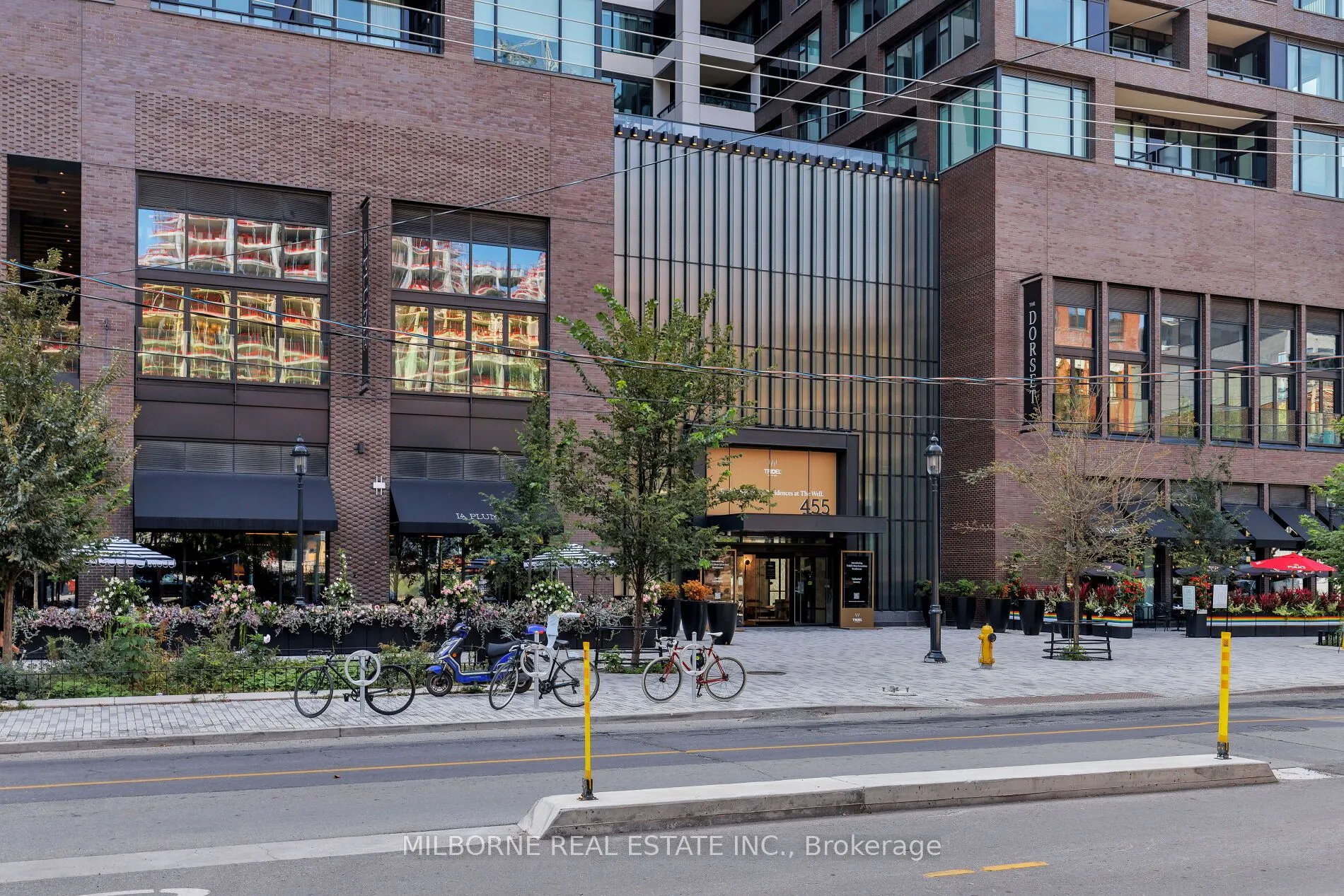 455 Wellington Street W, #907