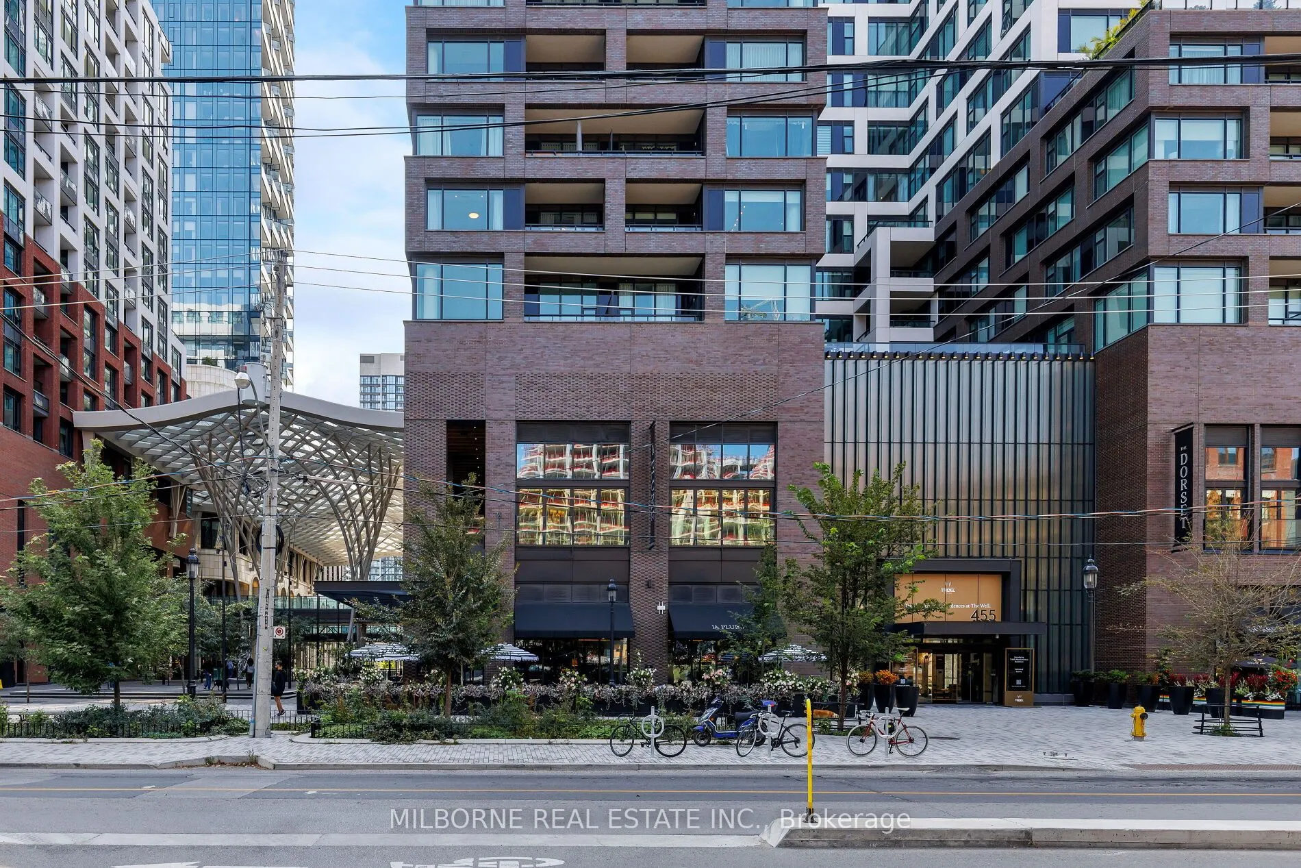 455 Wellington Street W, #907