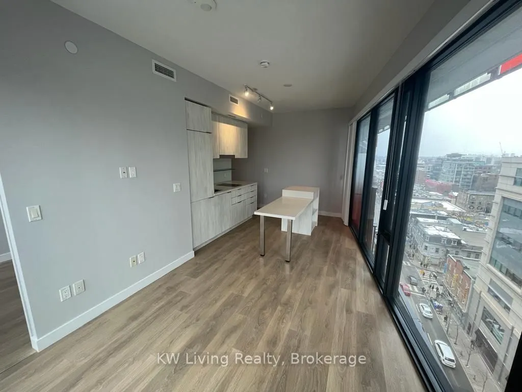 215 Queen Street W, #1108