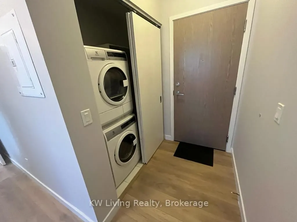 215 Queen Street W, #1108