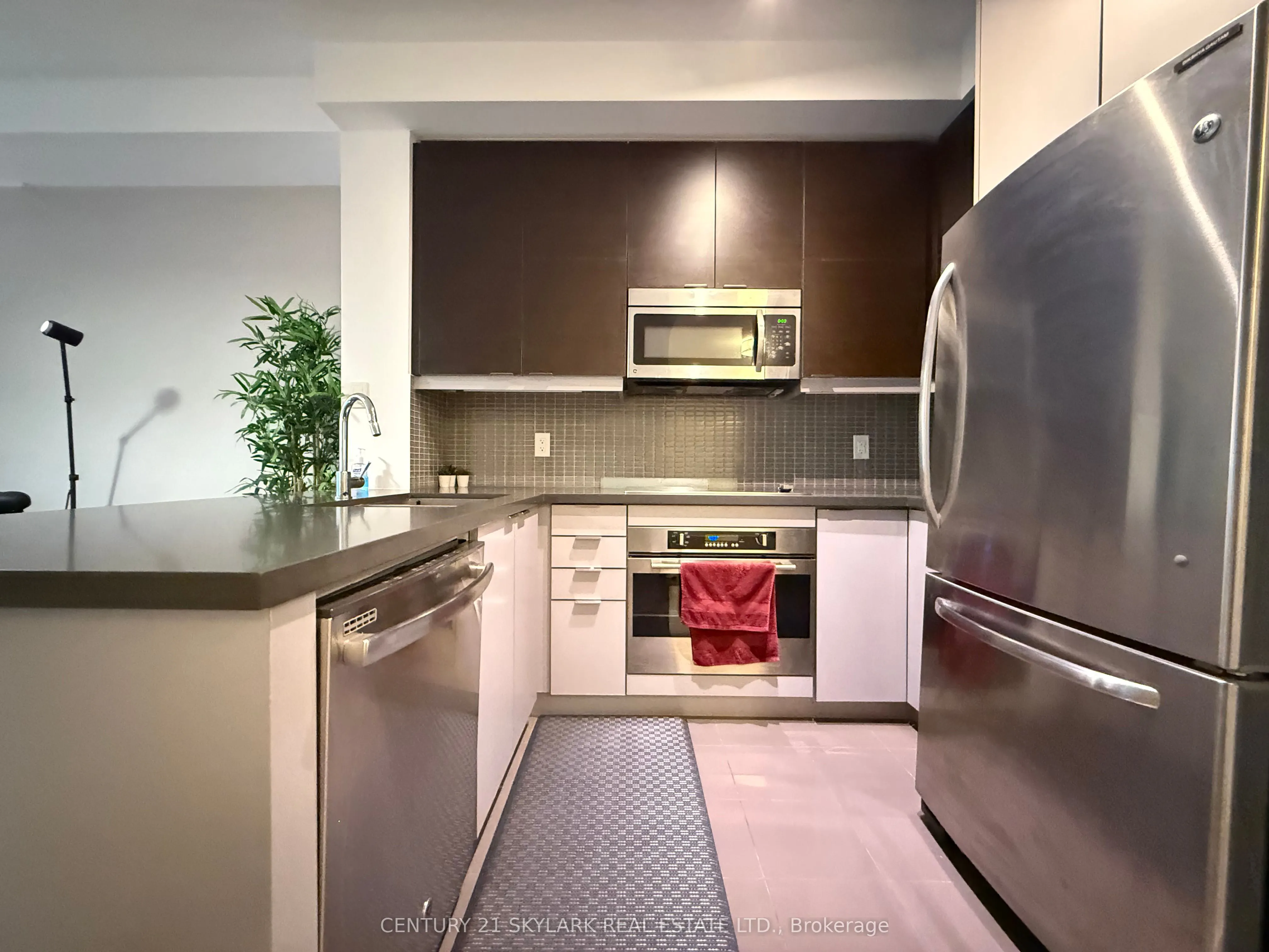 399 Spring Garden Avenue, #202