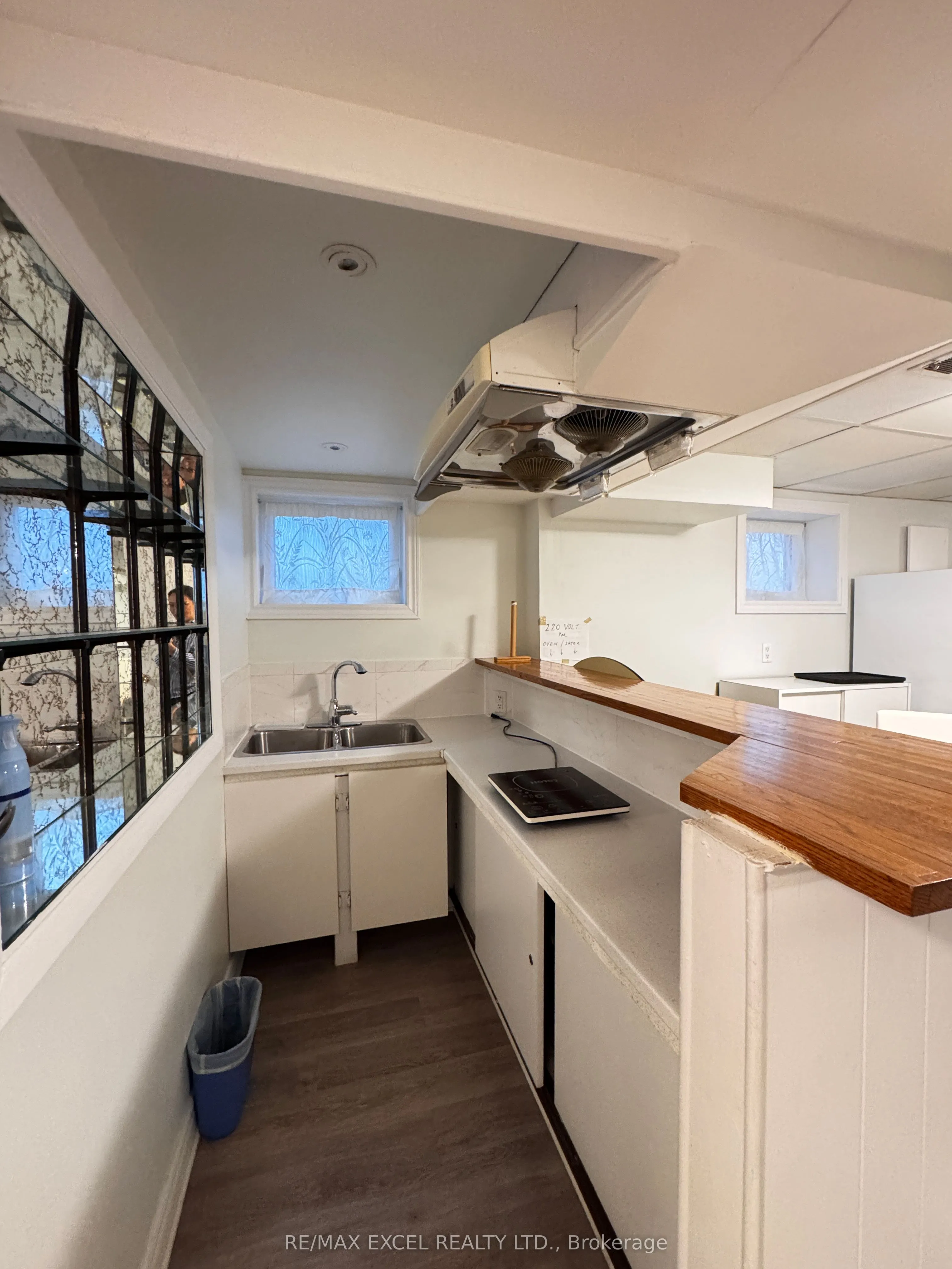49 Mentor Boulevard, #basement