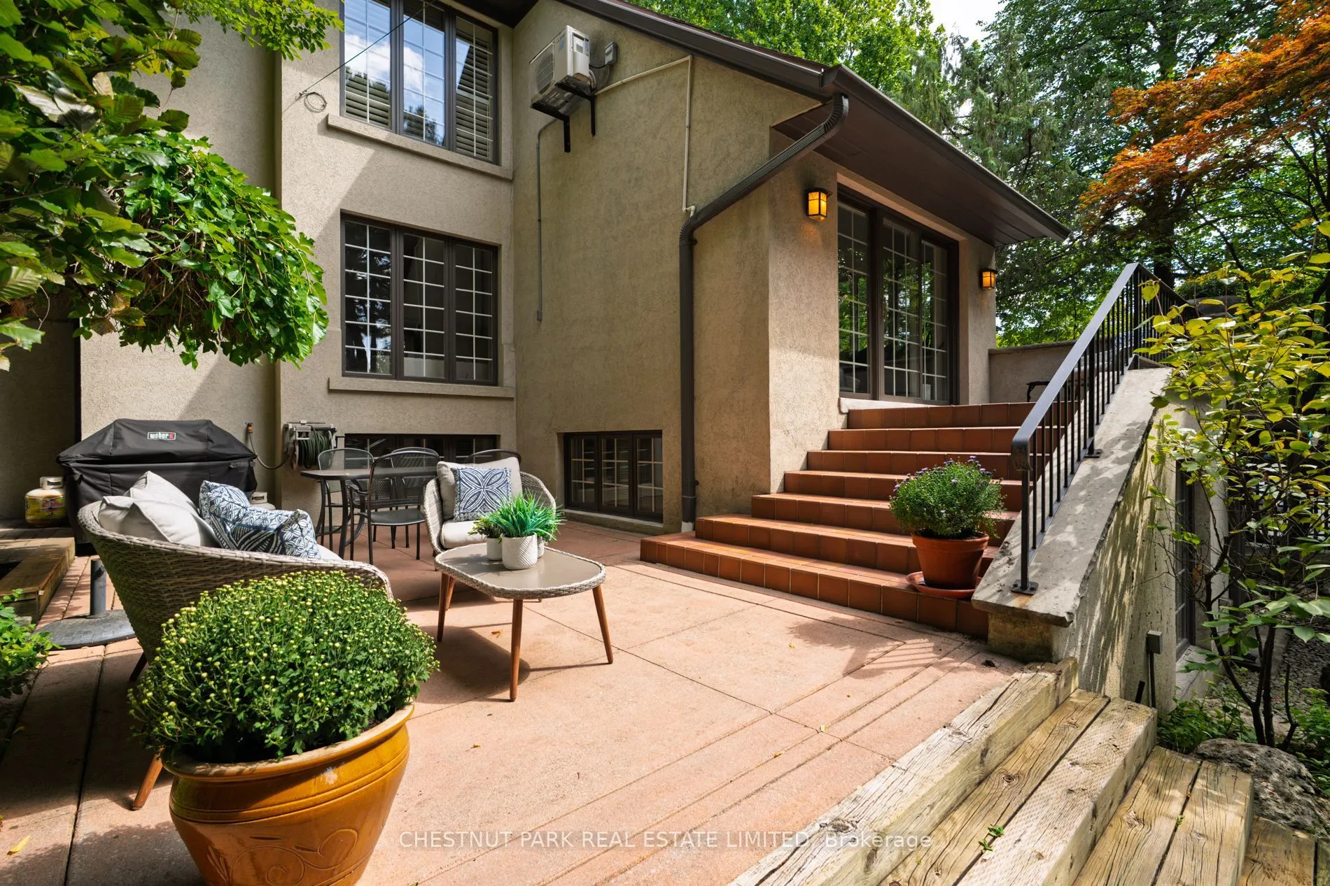 24 Dinnick Crescent