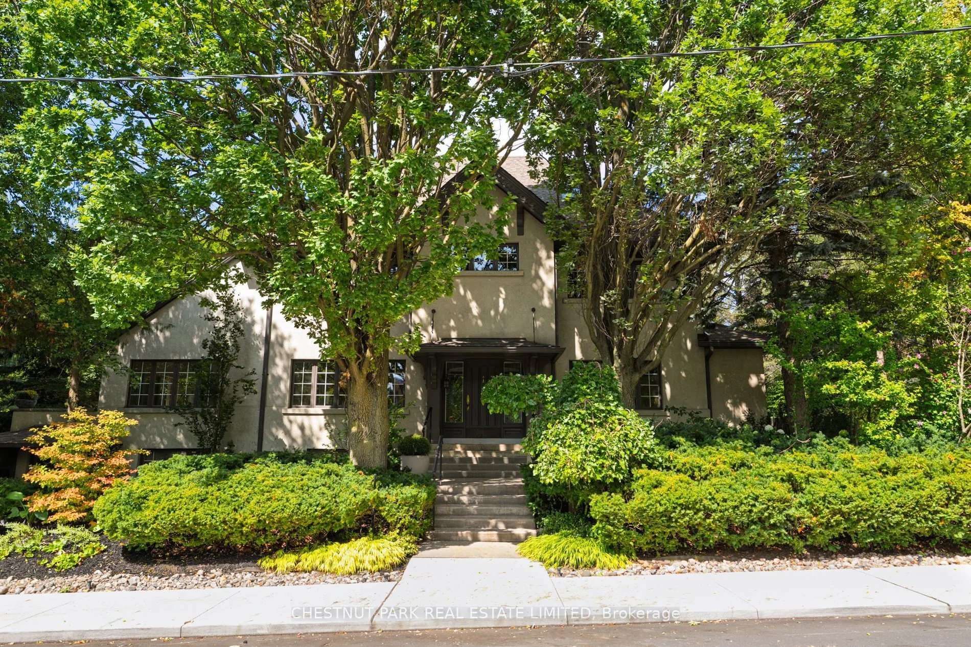 24 Dinnick Crescent
