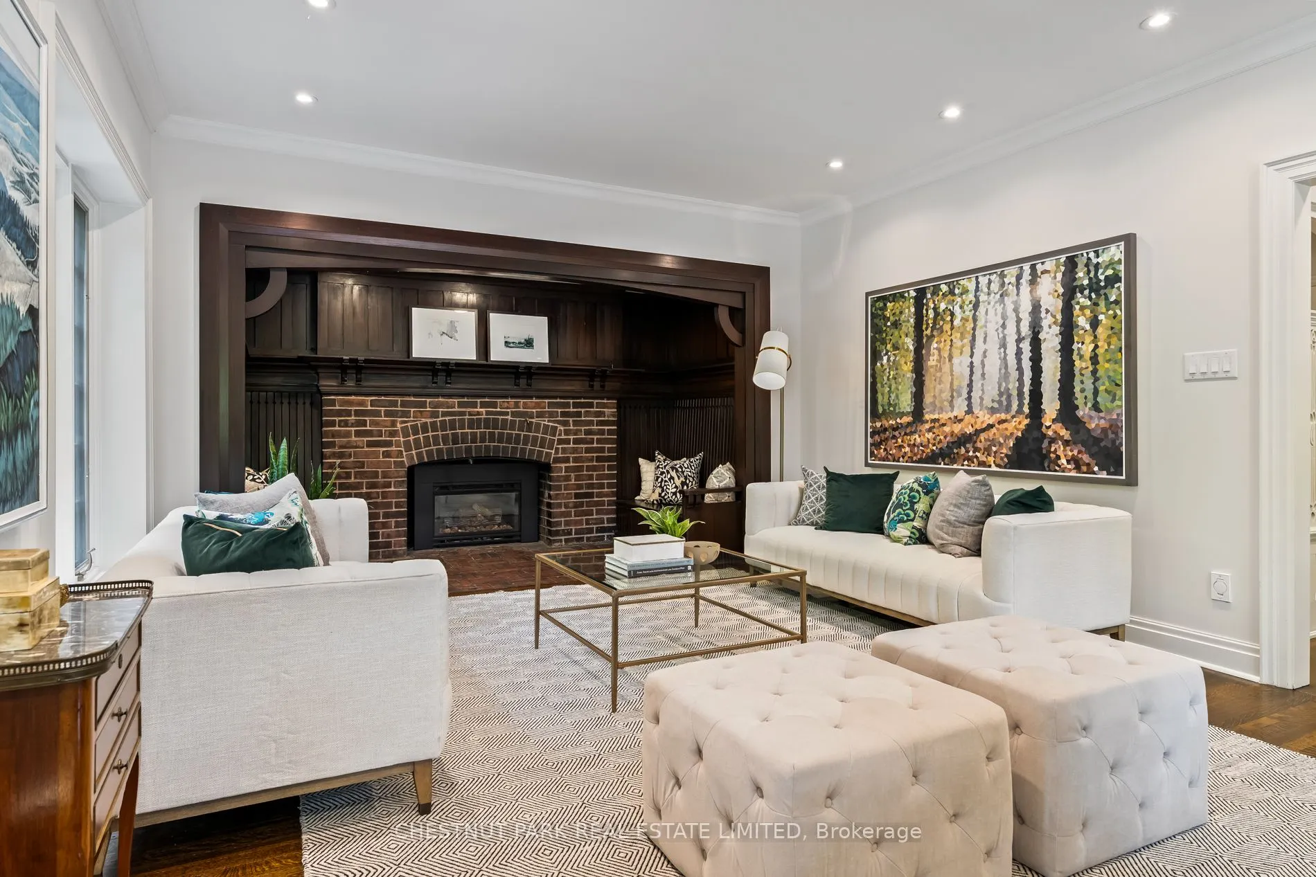 24 Dinnick Crescent