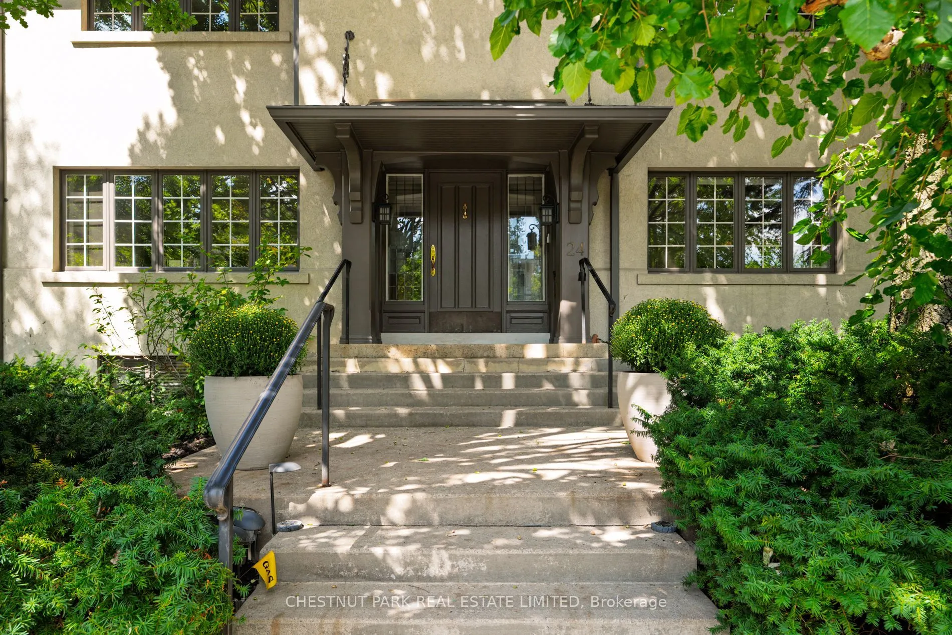 24 Dinnick Crescent