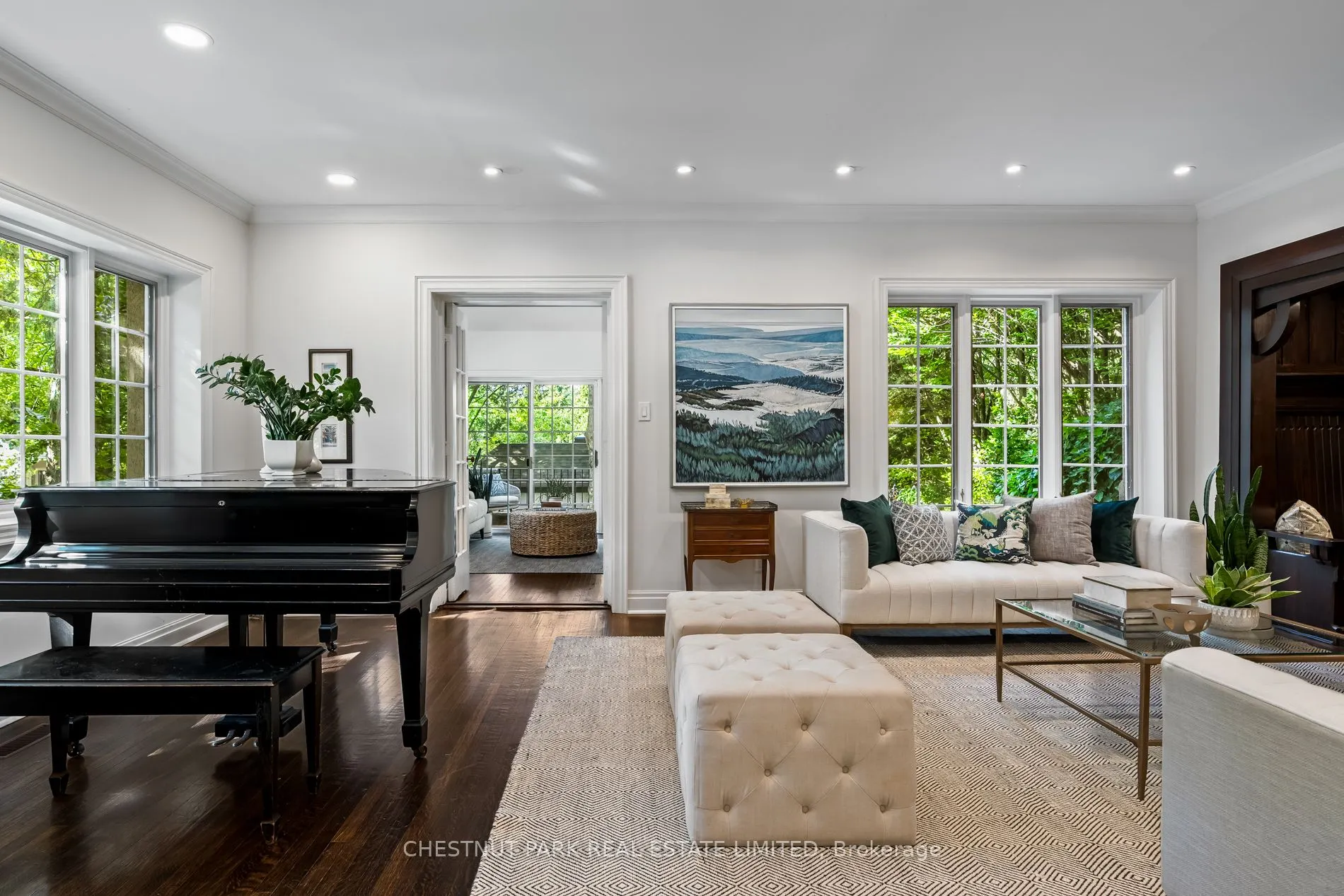 24 Dinnick Crescent