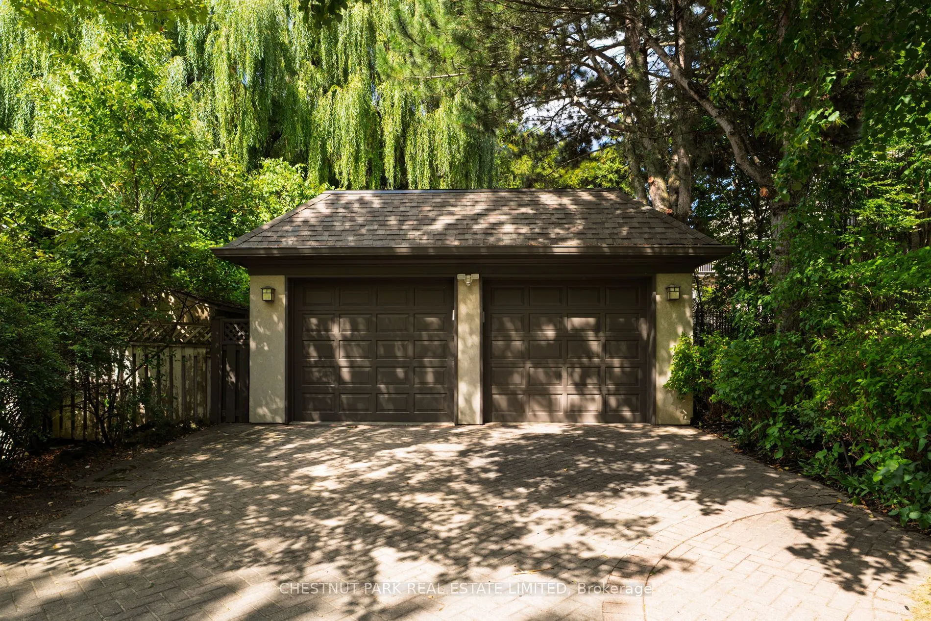 24 Dinnick Crescent