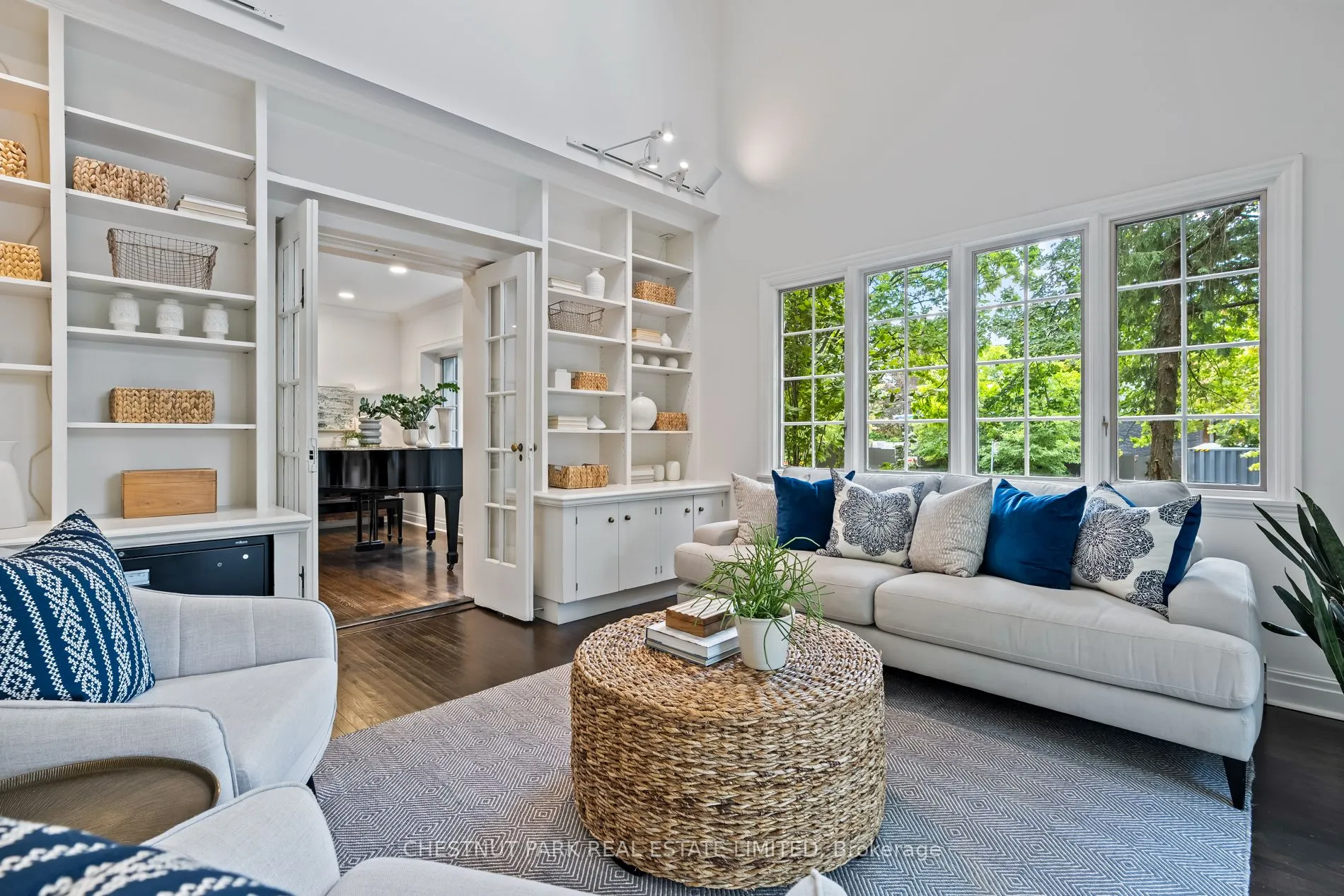 24 Dinnick Crescent