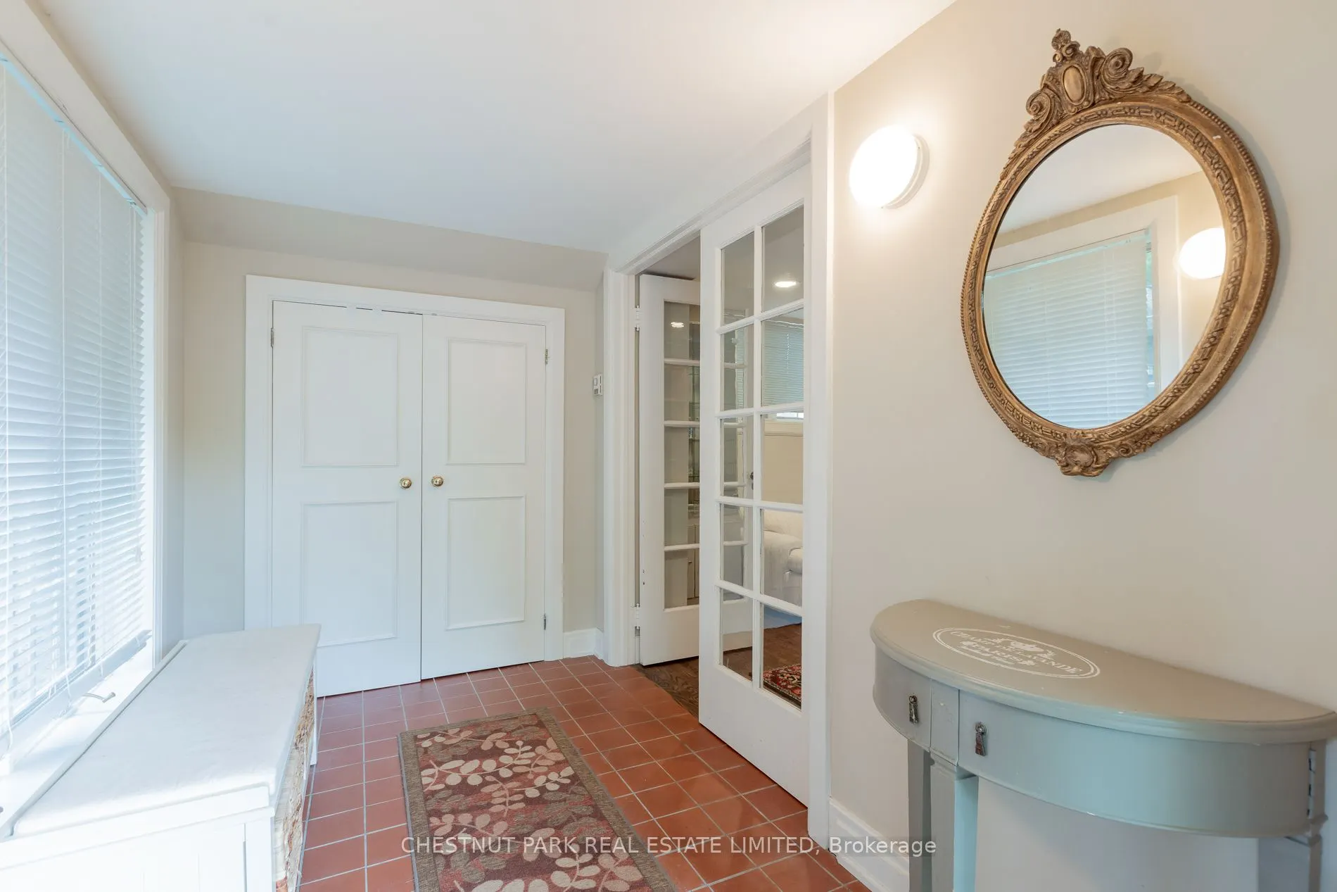 24 Dinnick Crescent