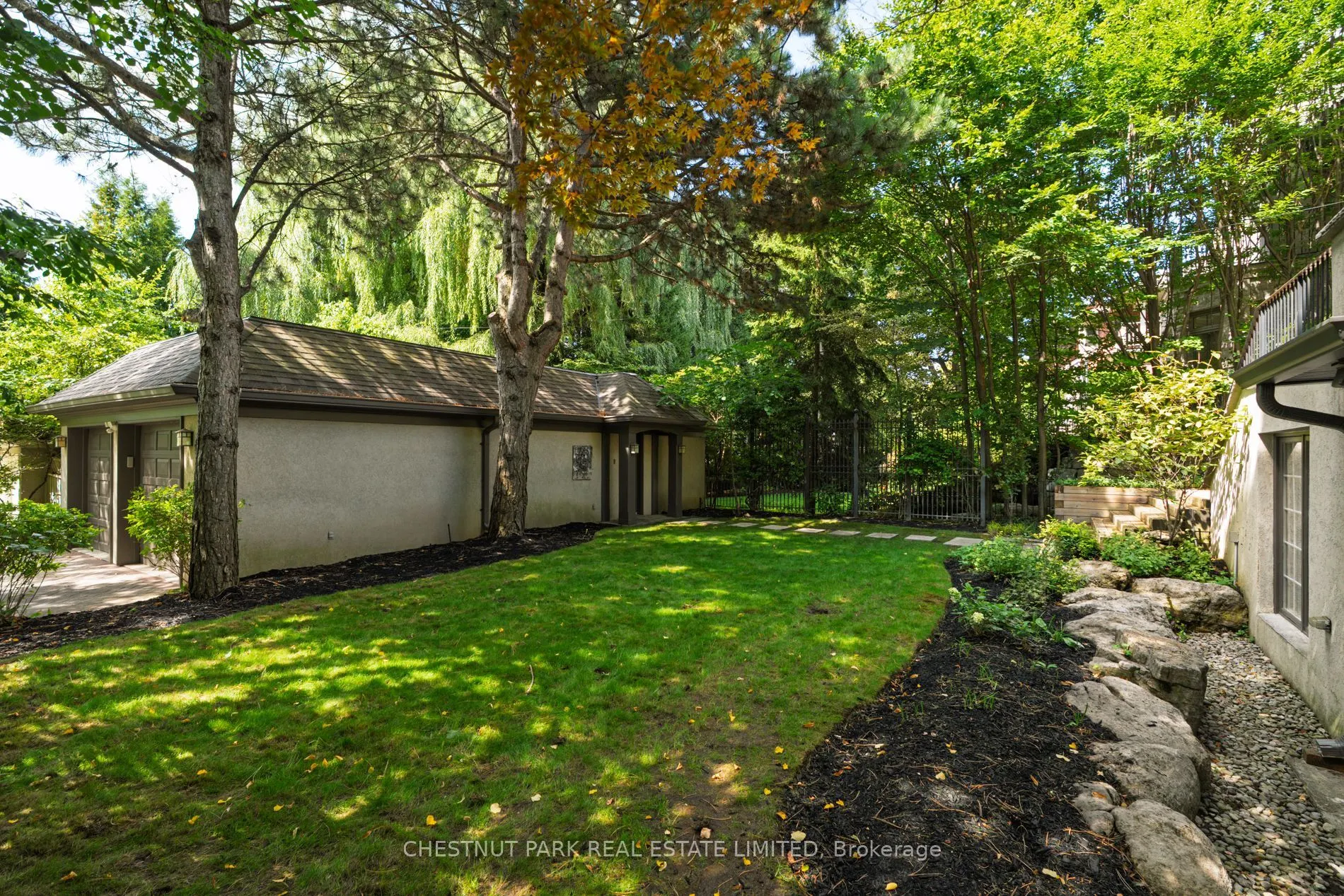 24 Dinnick Crescent