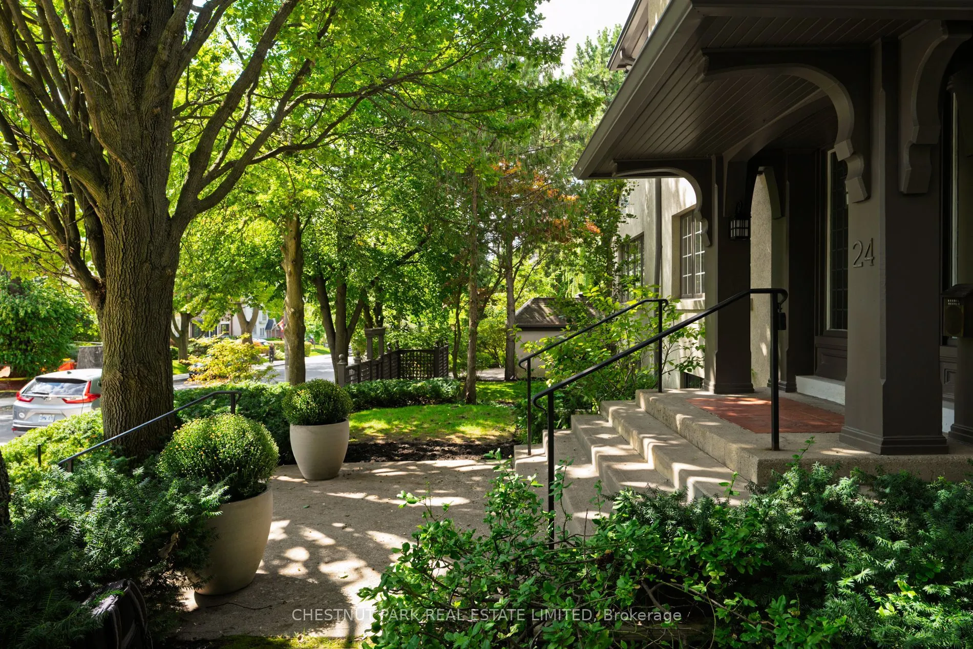 24 Dinnick Crescent