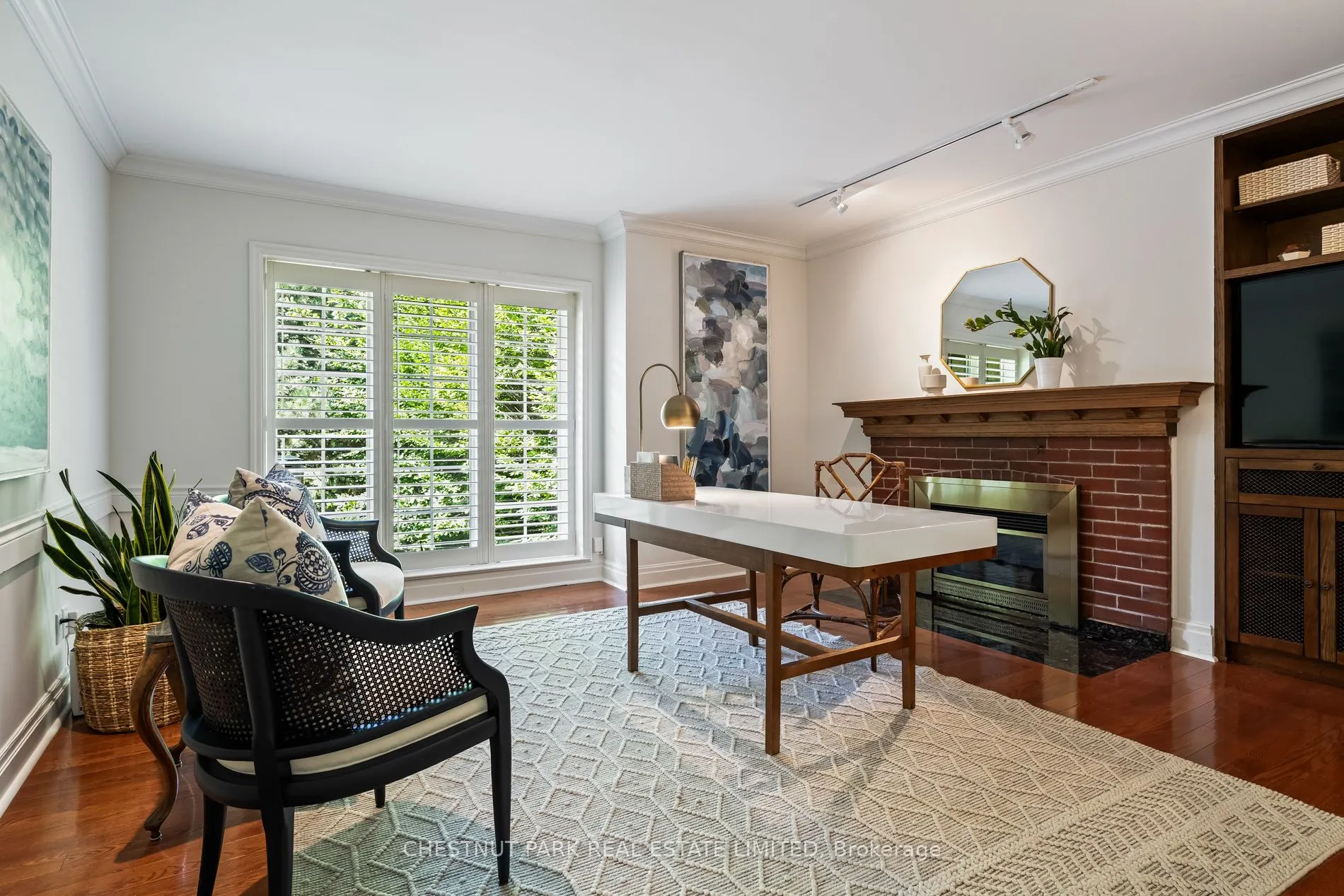 24 Dinnick Crescent