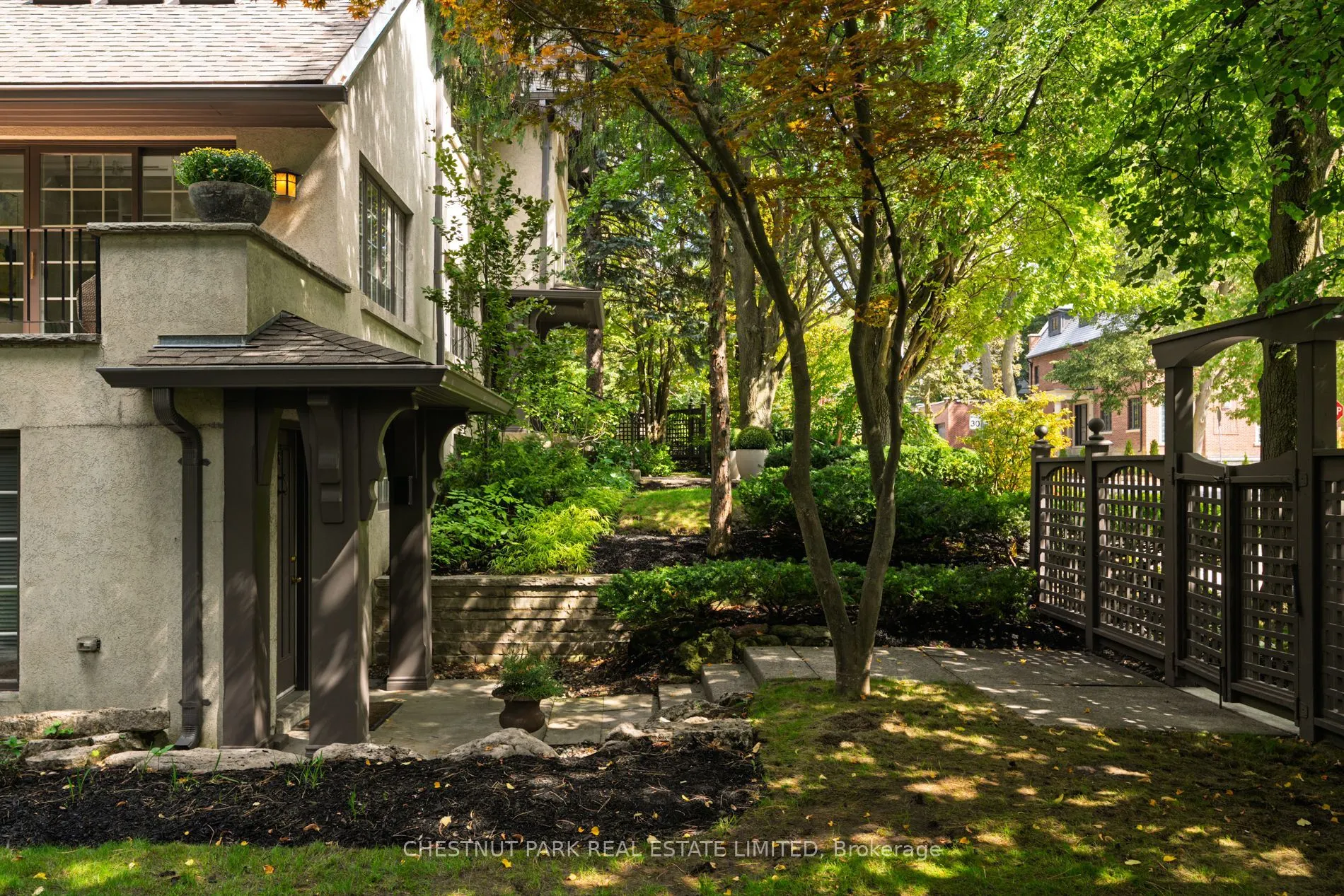 24 Dinnick Crescent