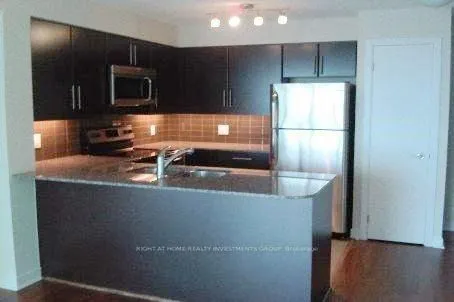 33 Bay Street, #2008