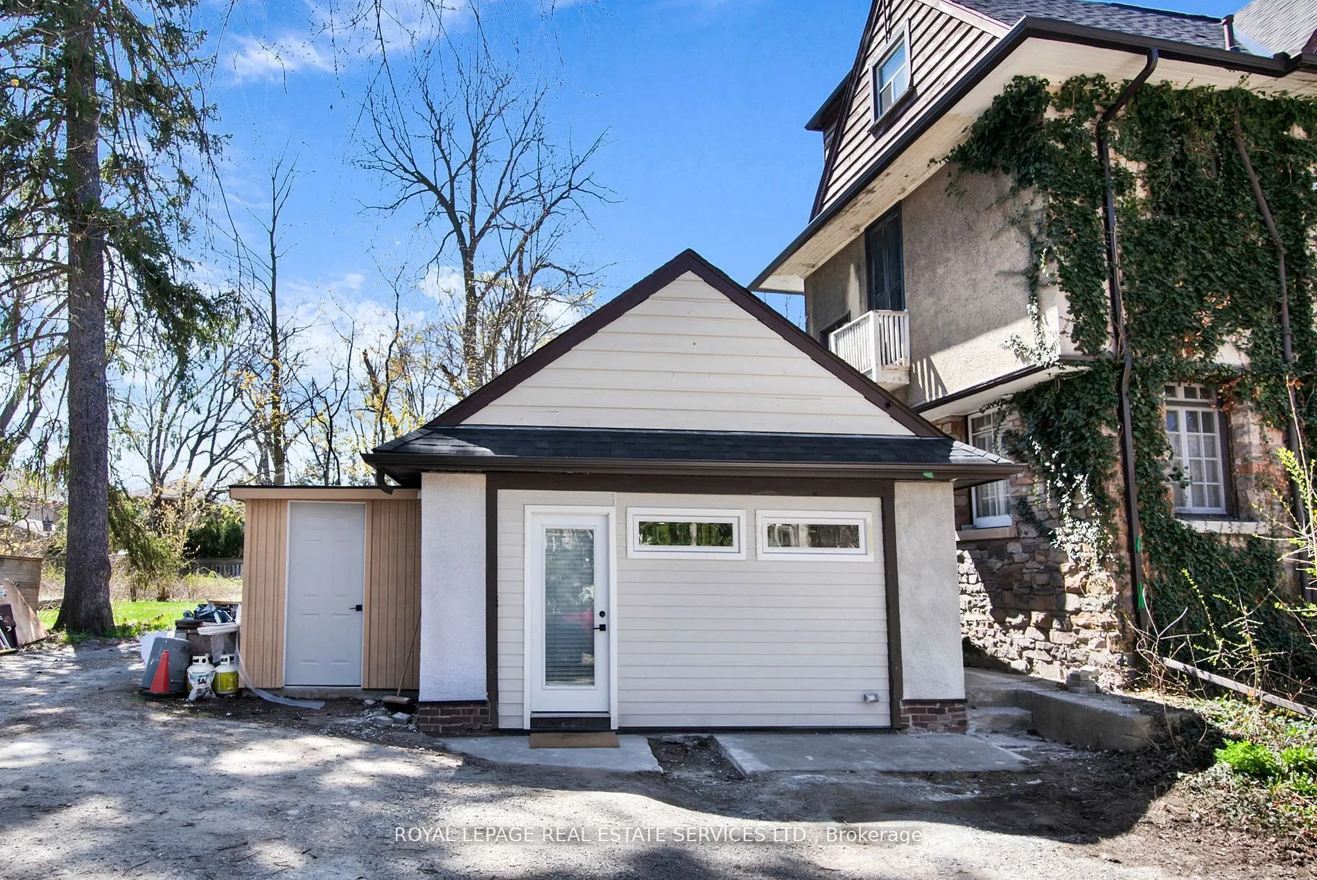 223 Blythwood Road, #Coach